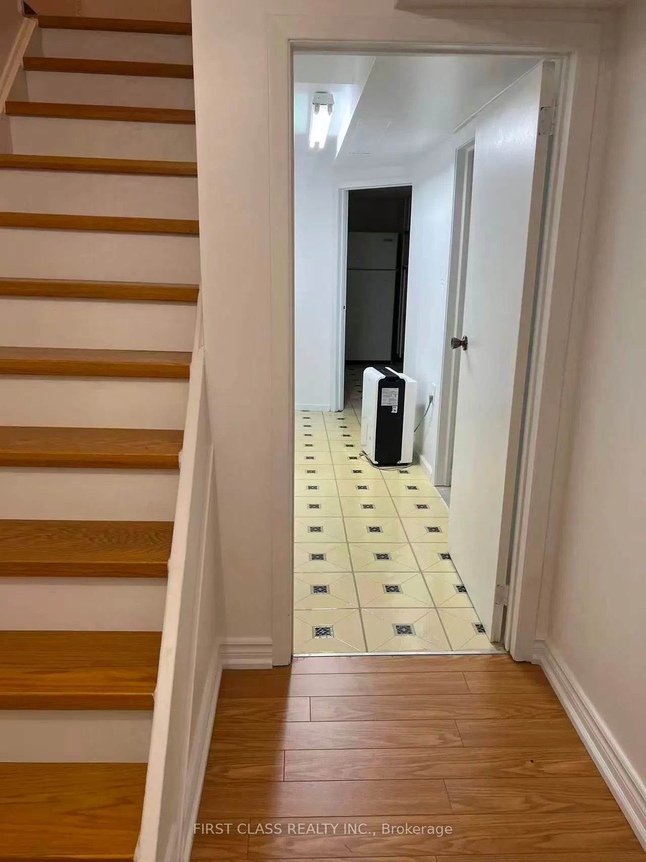 51 Chase Court, #Lower