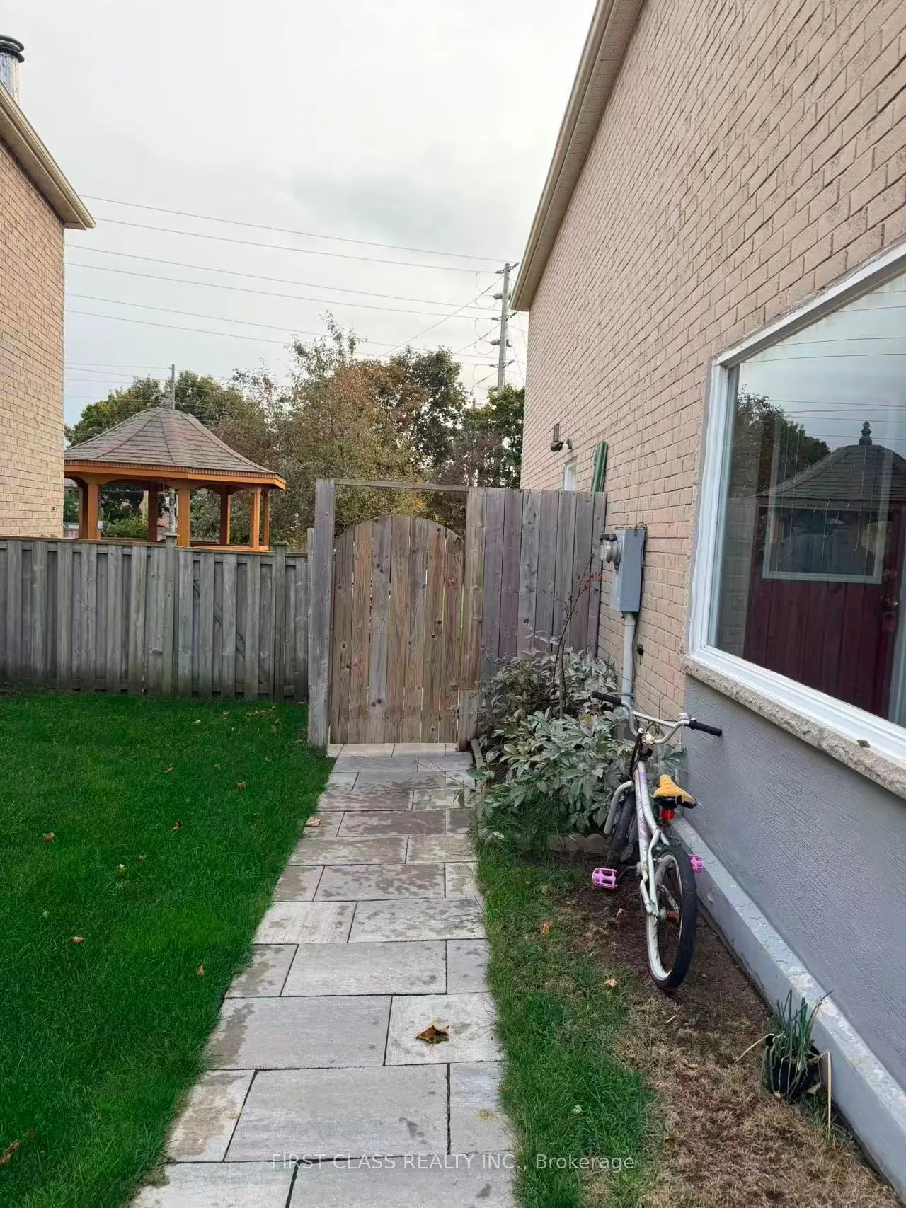 51 Chase Court, #Lower