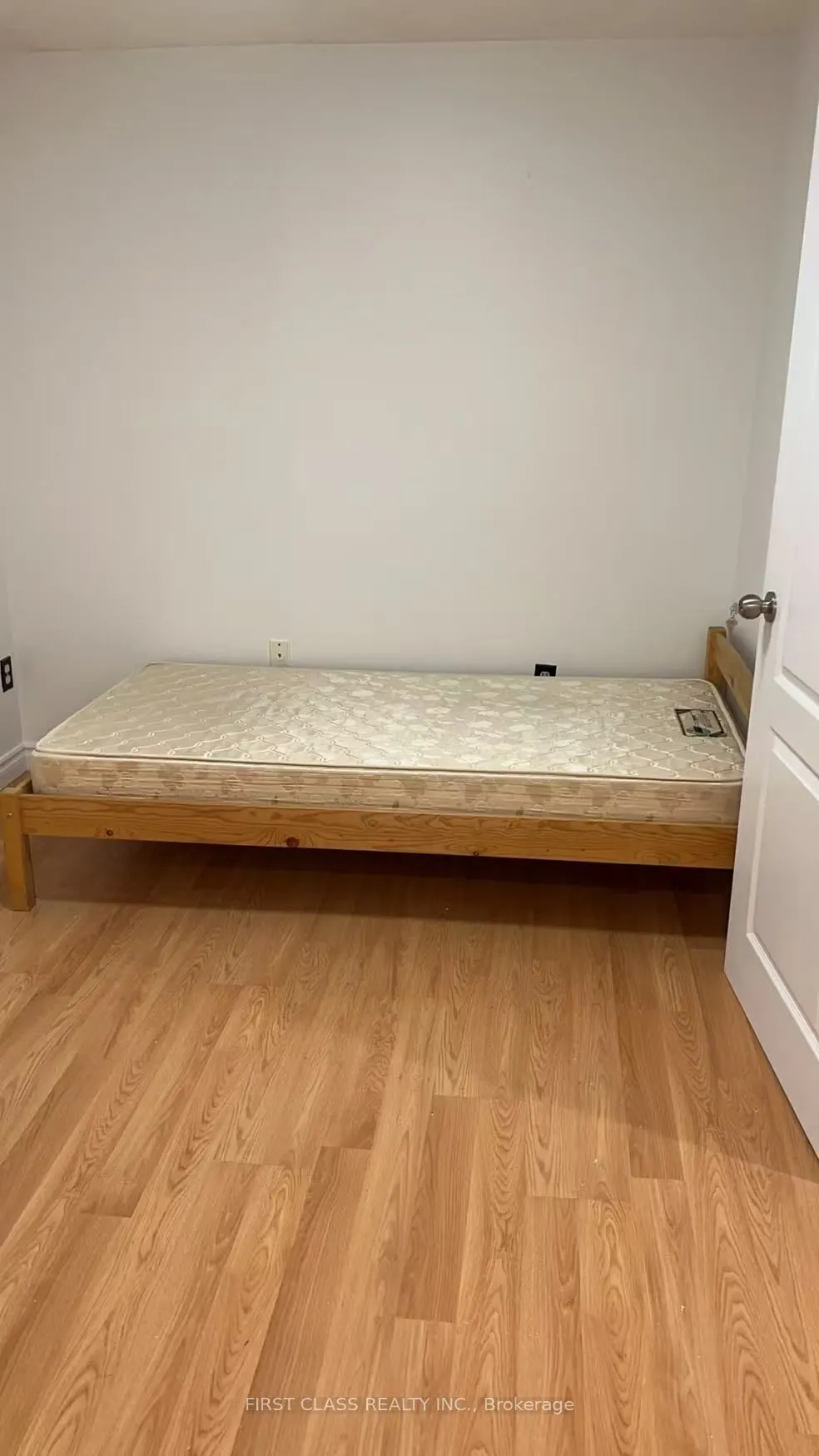 51 Chase Court, #Lower