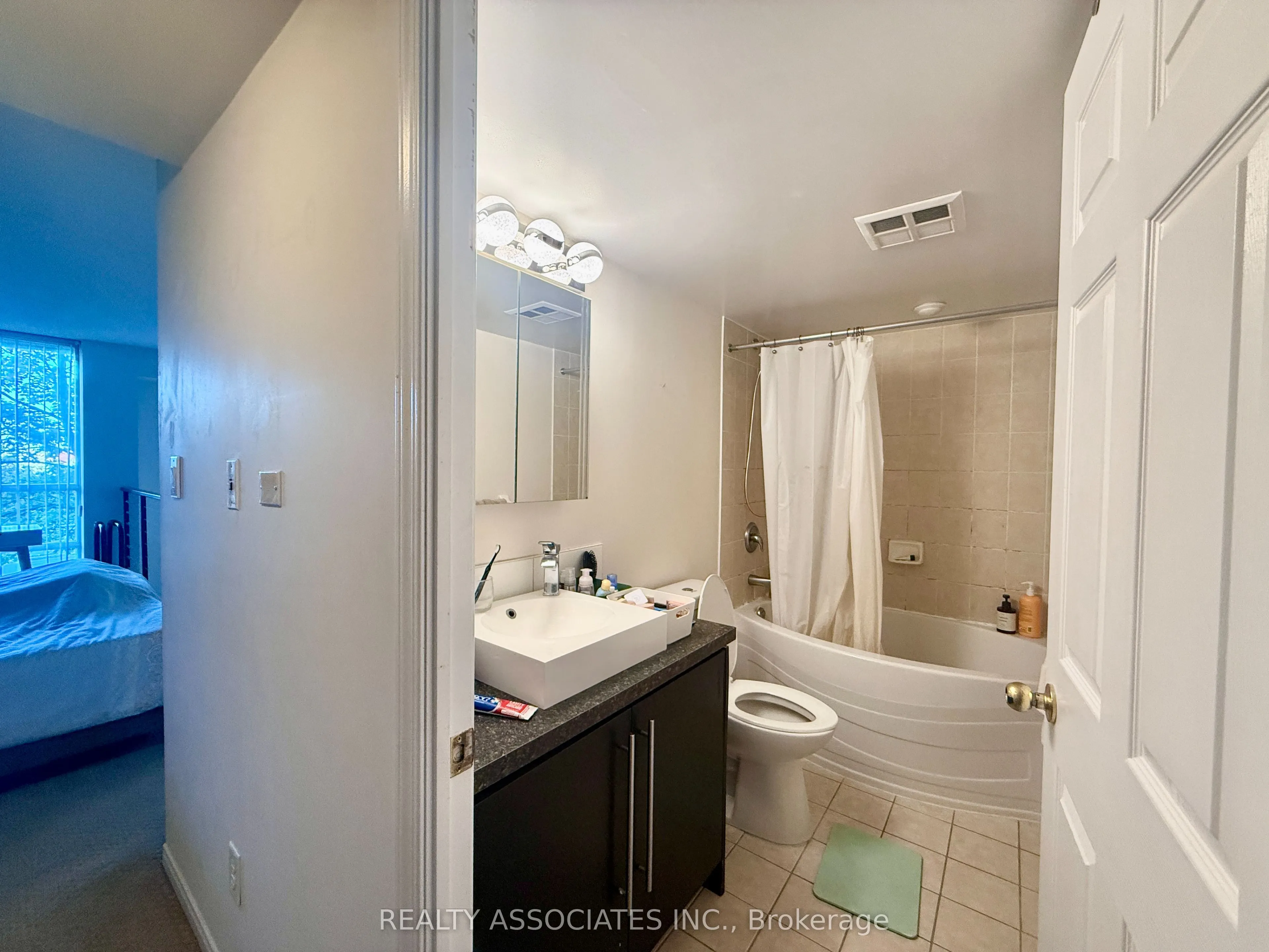 51 Baffin Court, #303