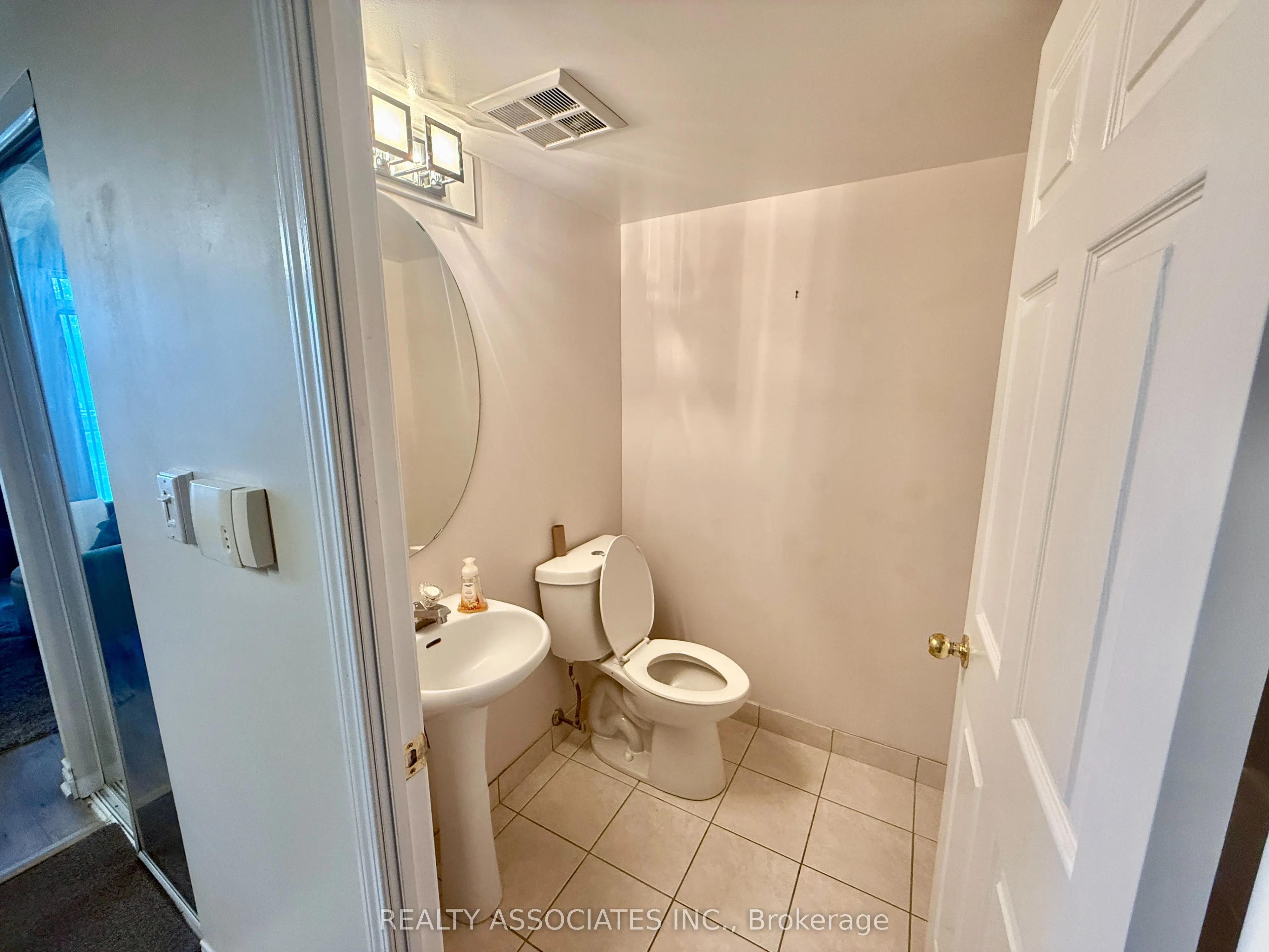 51 Baffin Court, #303