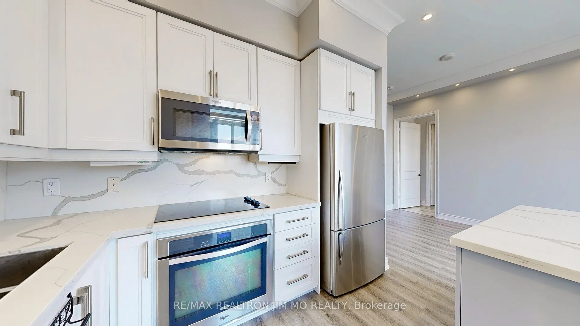 9600 Yonge Street, #PH3