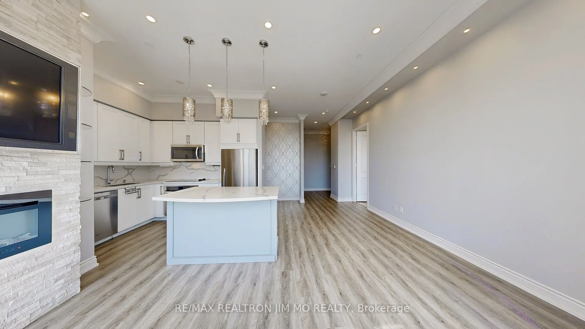 9600 Yonge Street, #PH3