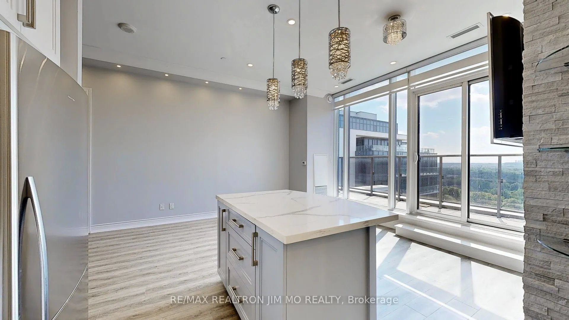 9600 Yonge Street, #PH3