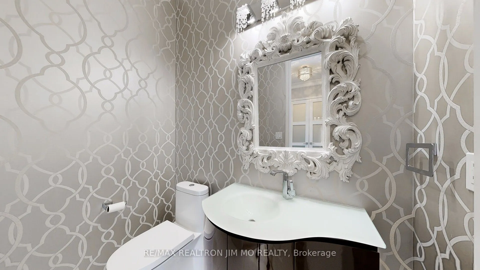 9600 Yonge Street, #PH3