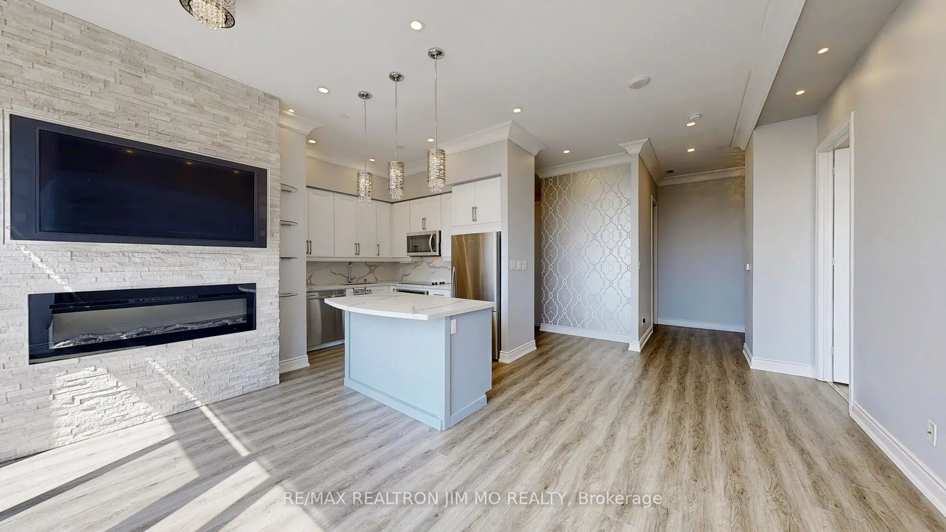 9600 Yonge Street, #PH3