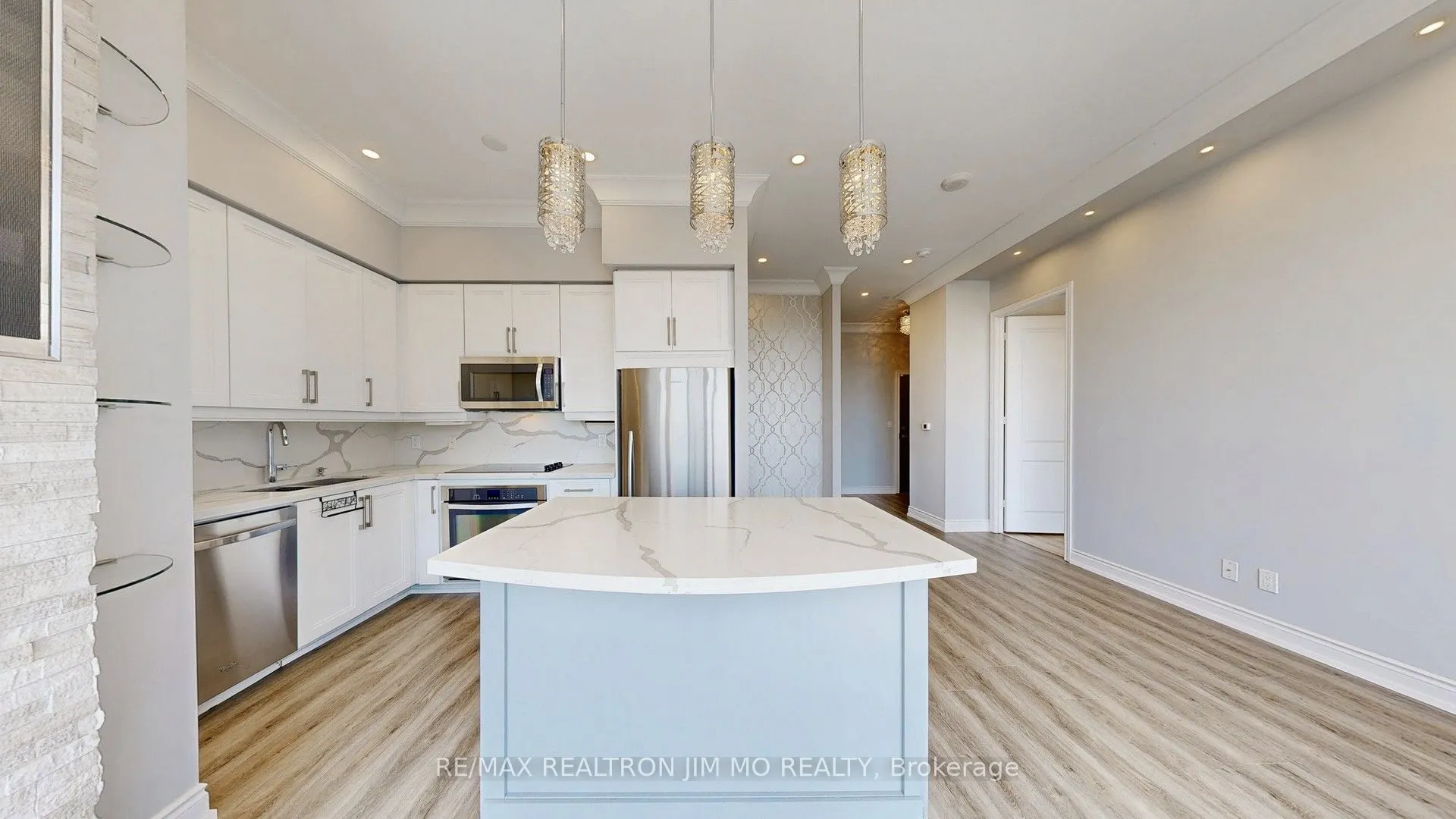 9600 Yonge Street, #PH3