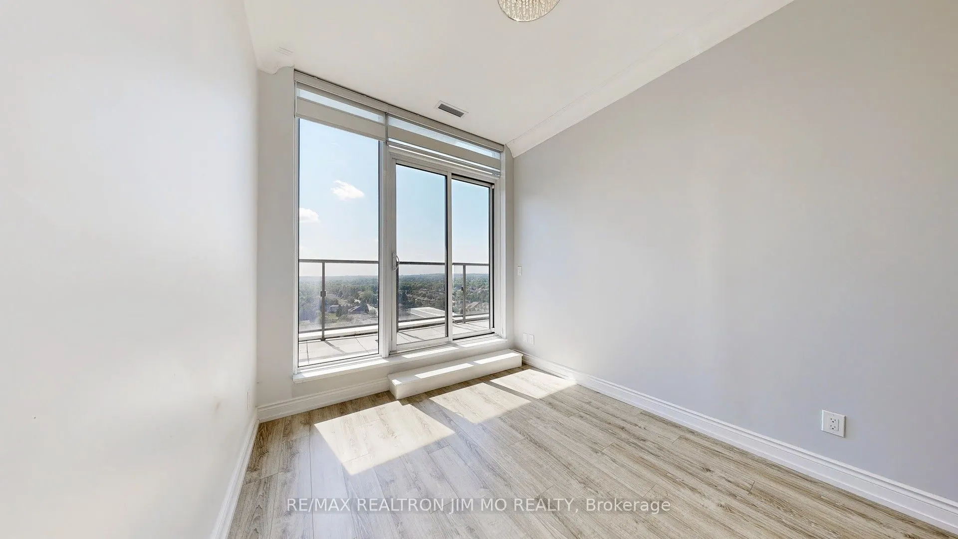 9600 Yonge Street, #PH3