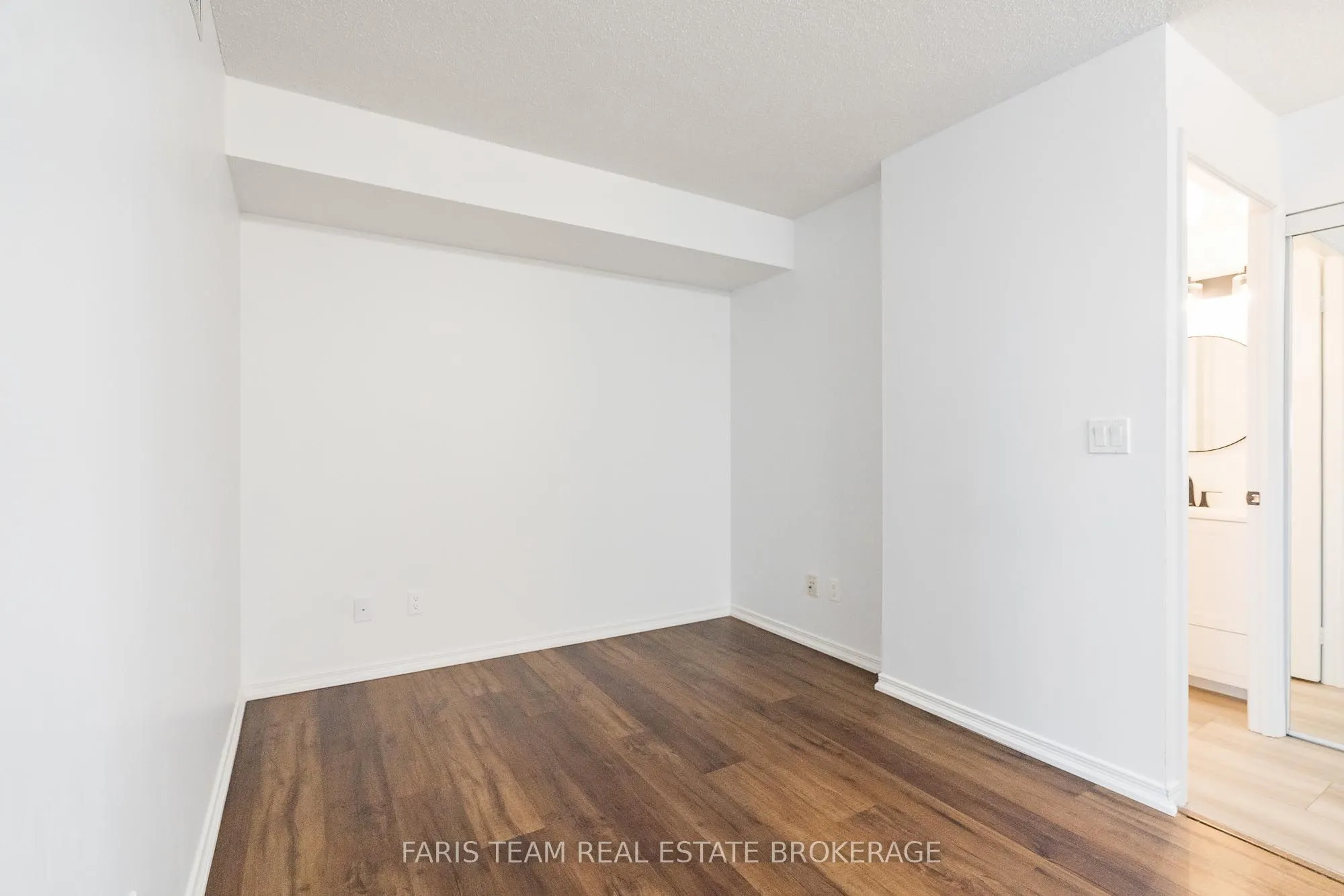 11 Oneida Crescent, #407