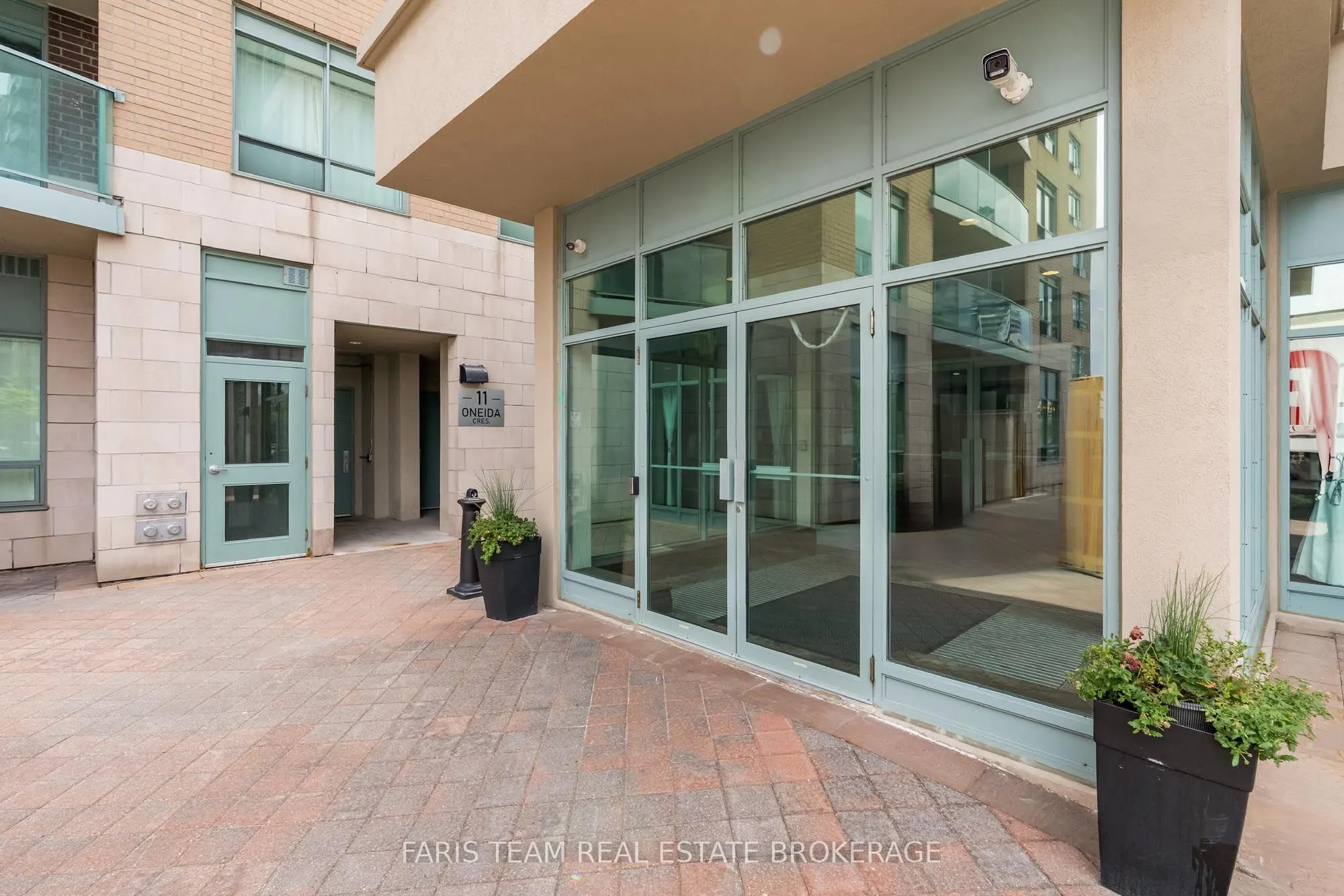 11 Oneida Crescent, #407