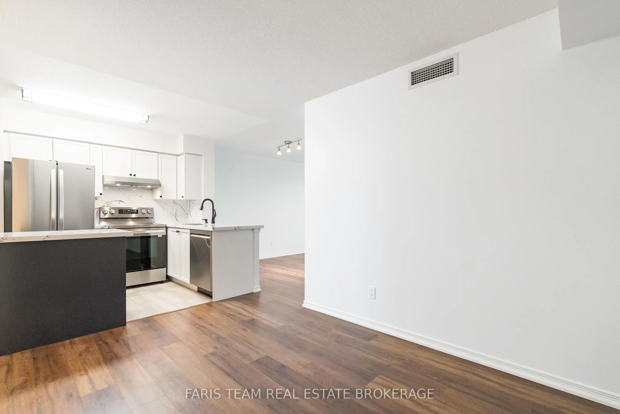 11 Oneida Crescent, #407