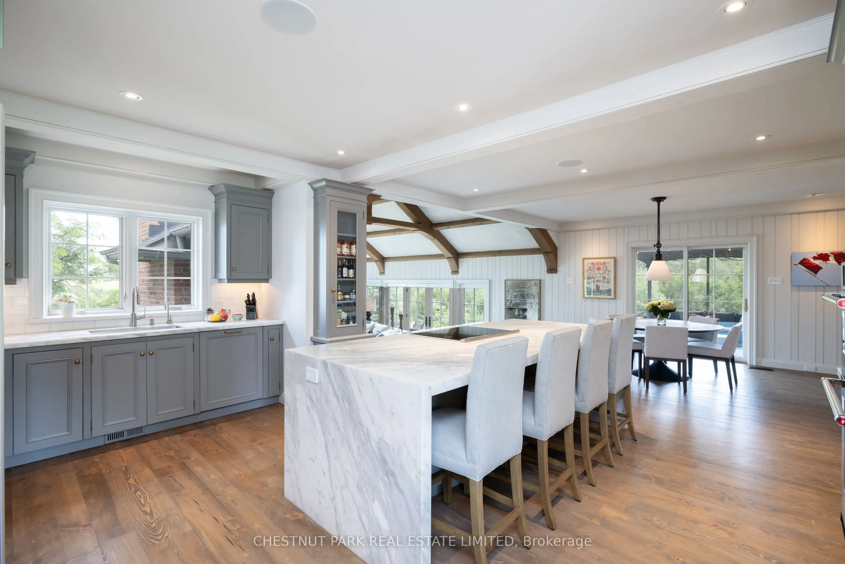 908 Vandorf Side Road