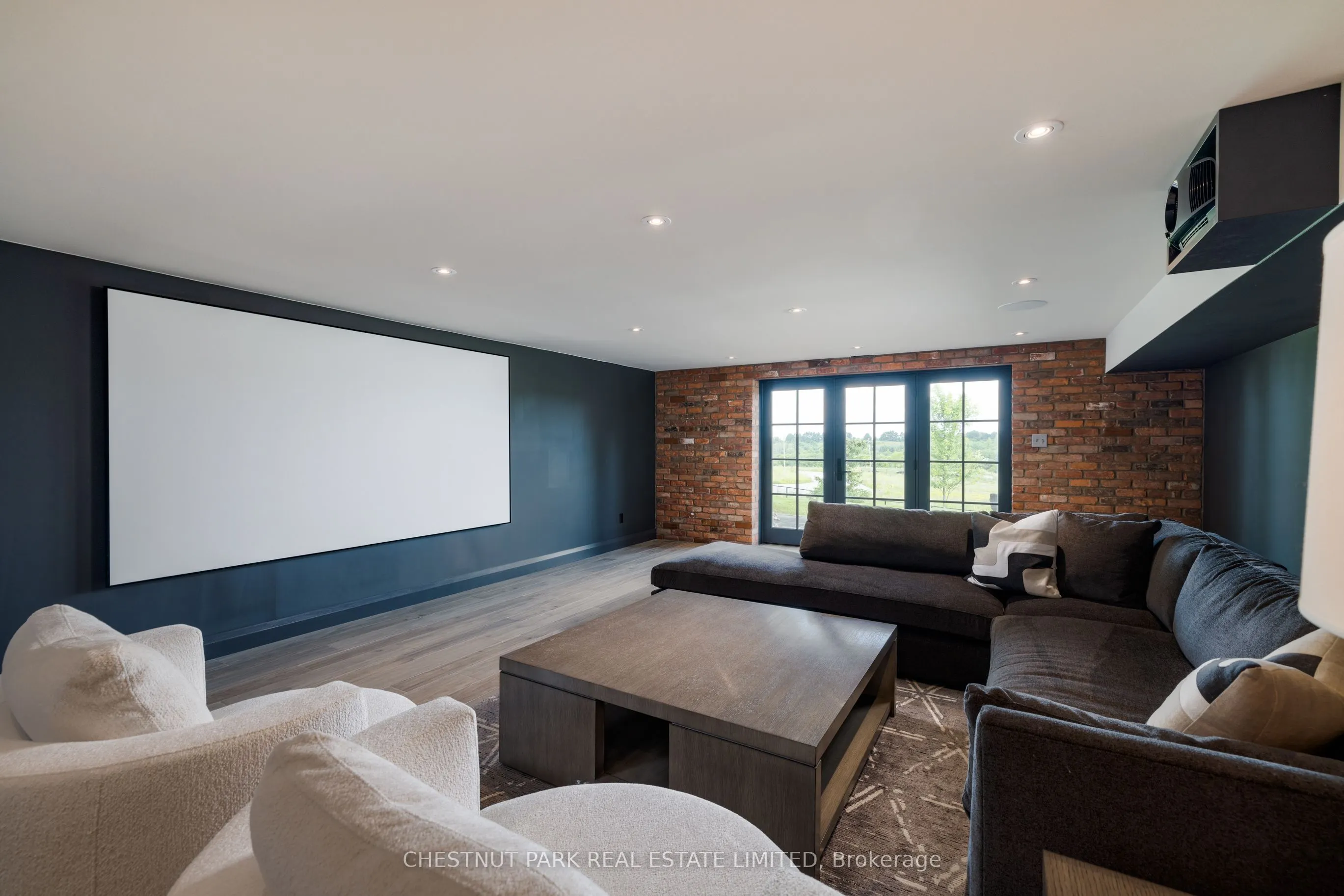 908 Vandorf Side Road