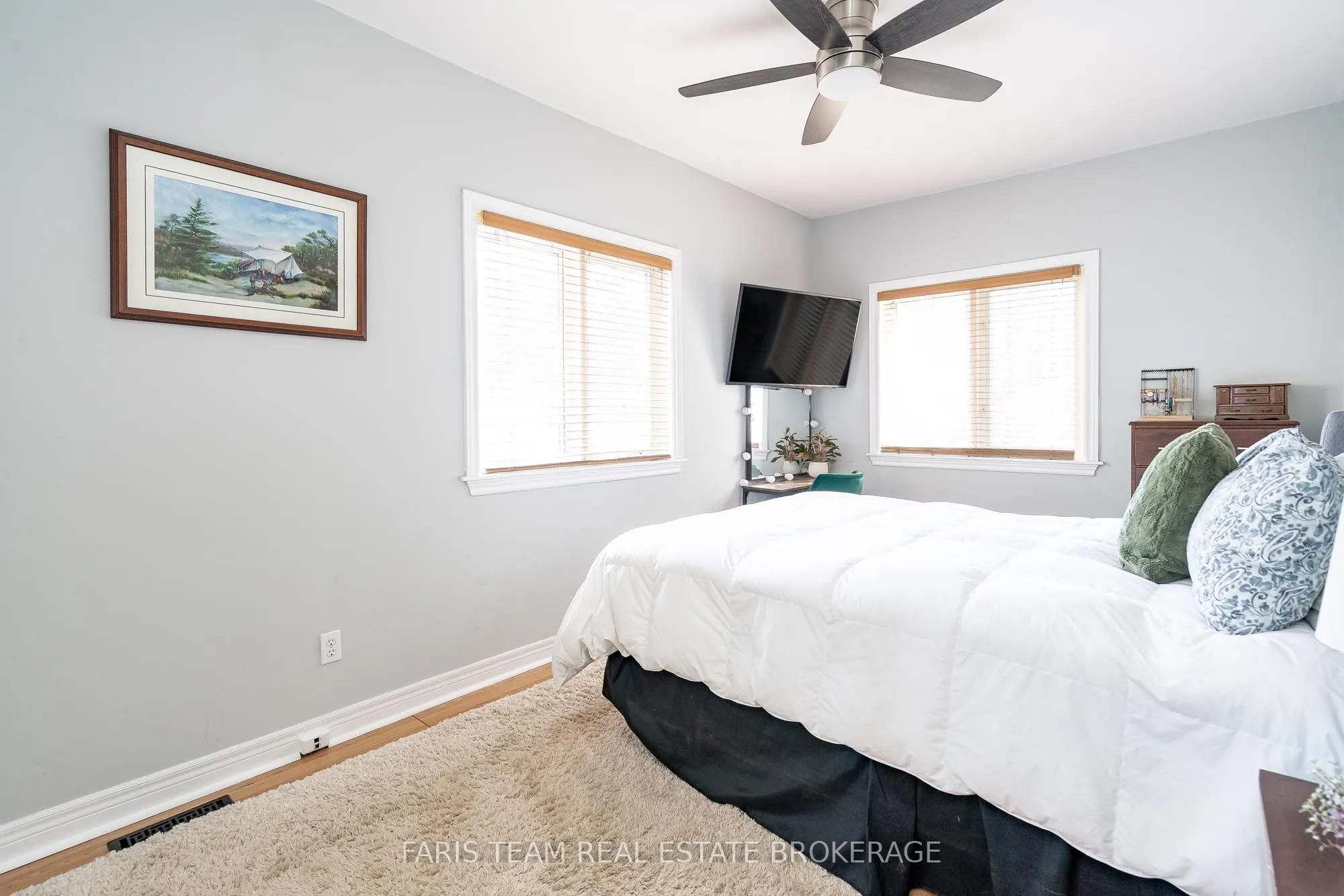 2108 Victoria Street