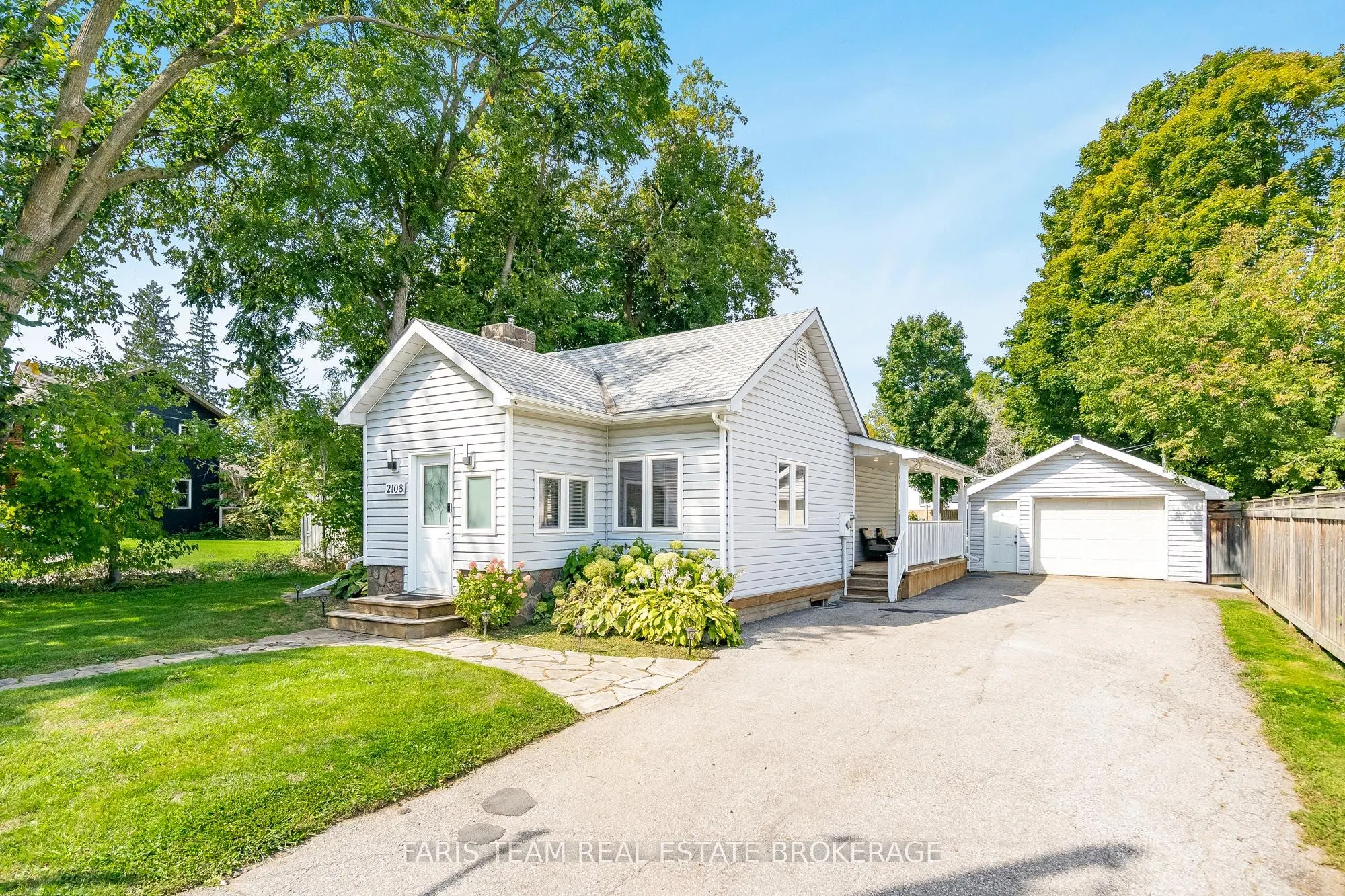 2108 Victoria Street