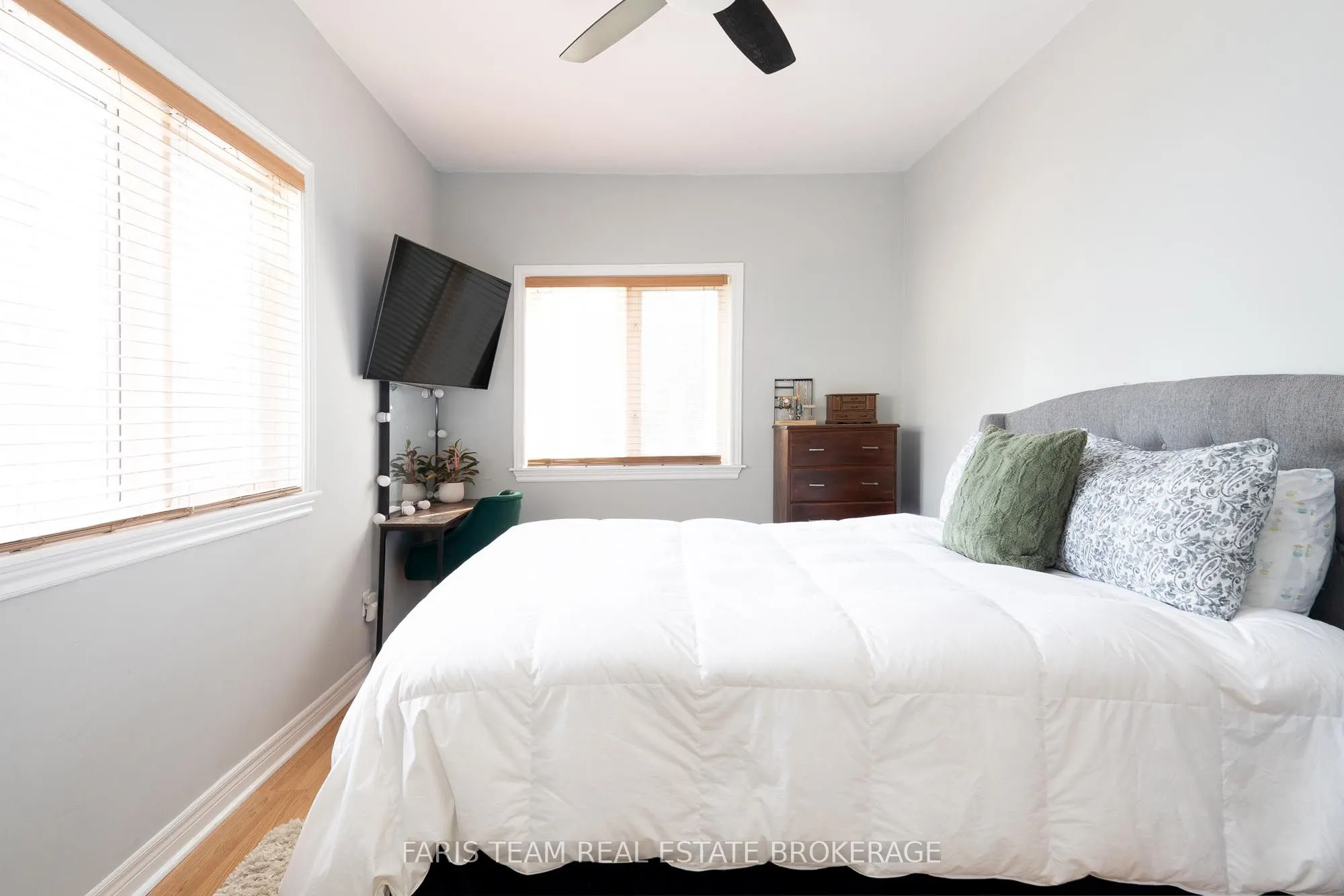 2108 Victoria Street