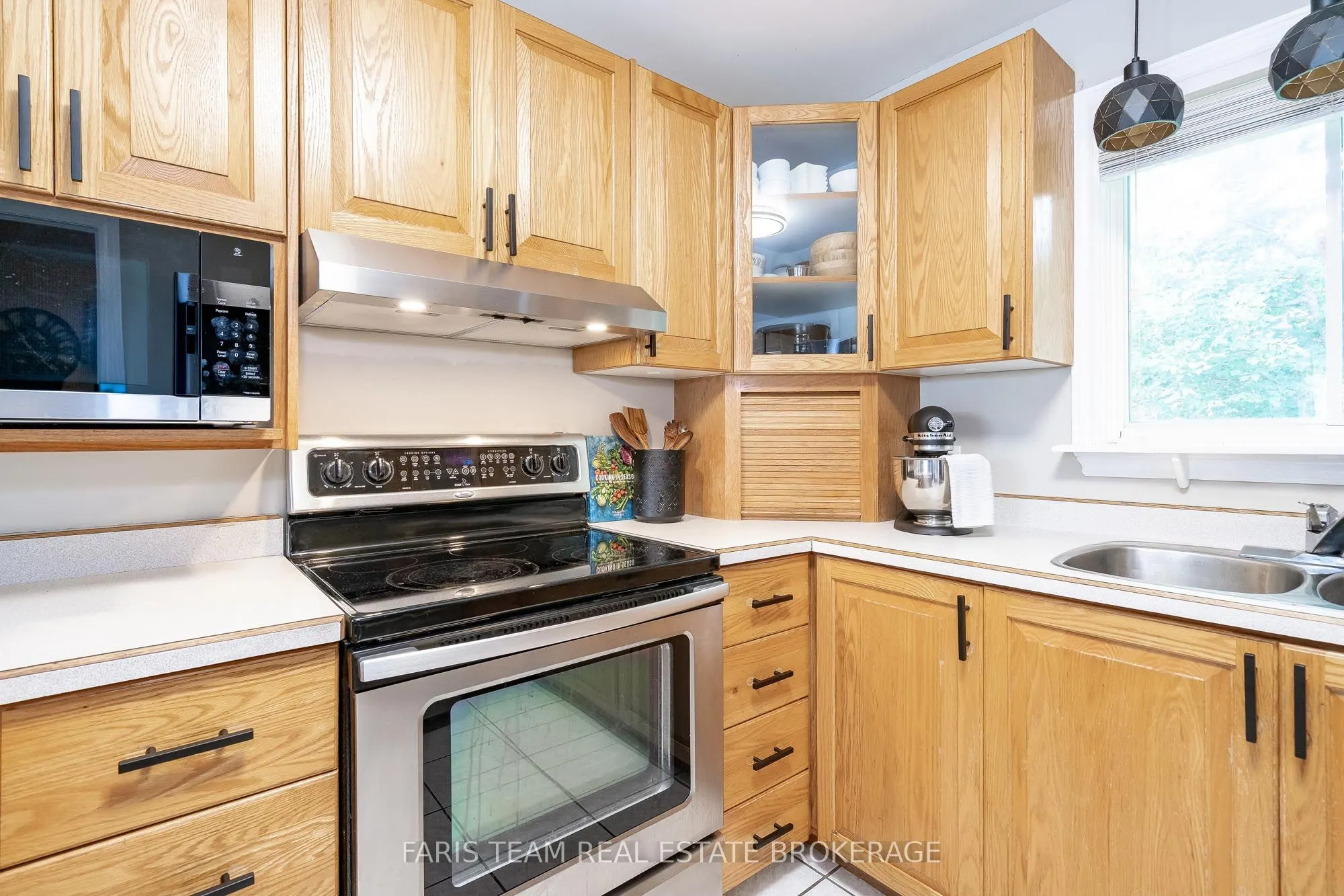 2108 Victoria Street