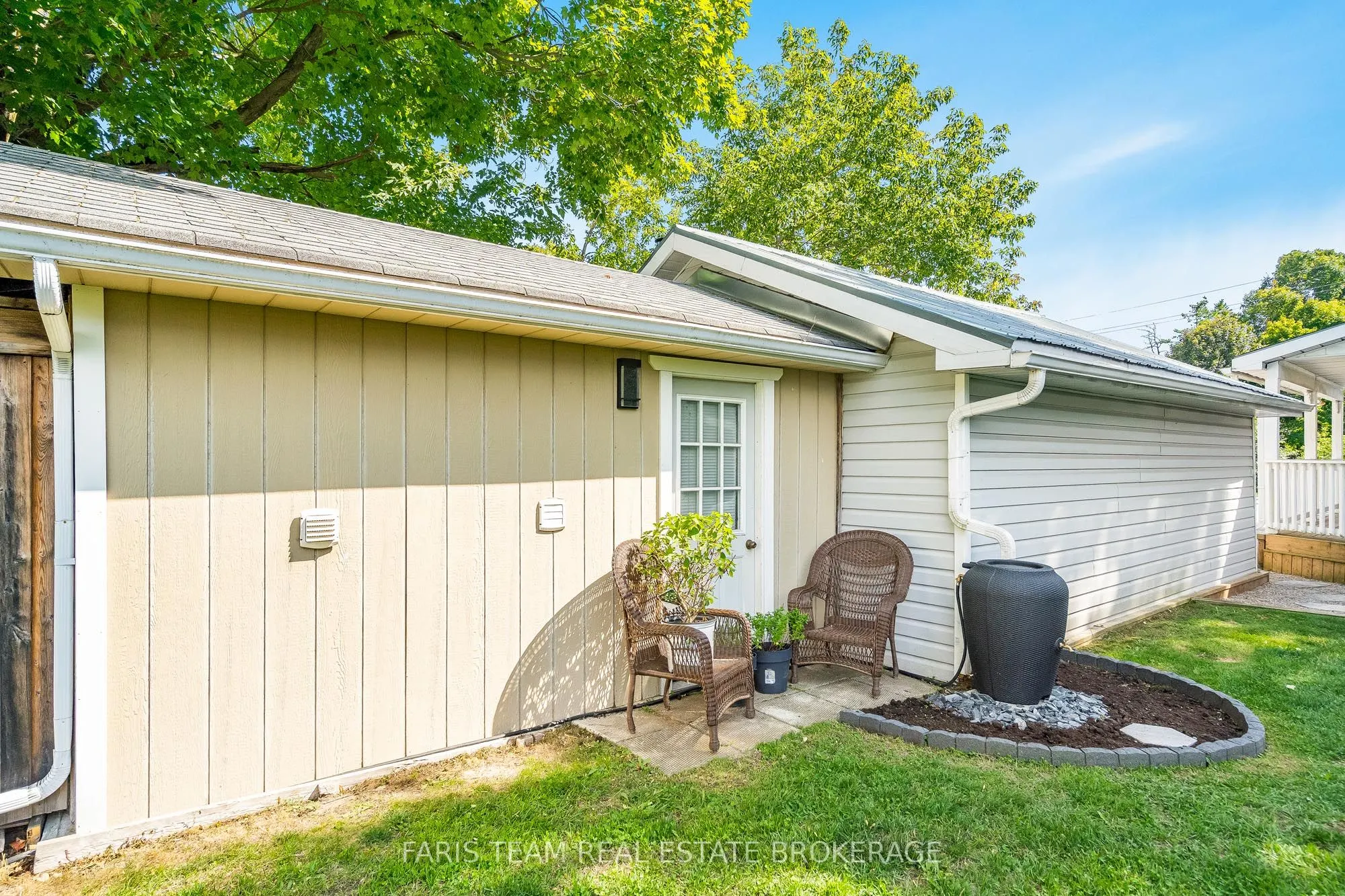 2108 Victoria Street