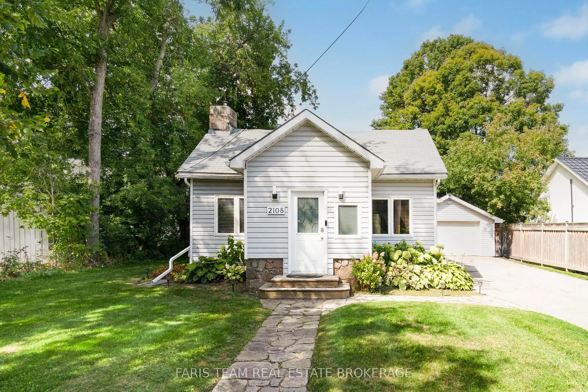 2108 Victoria Street