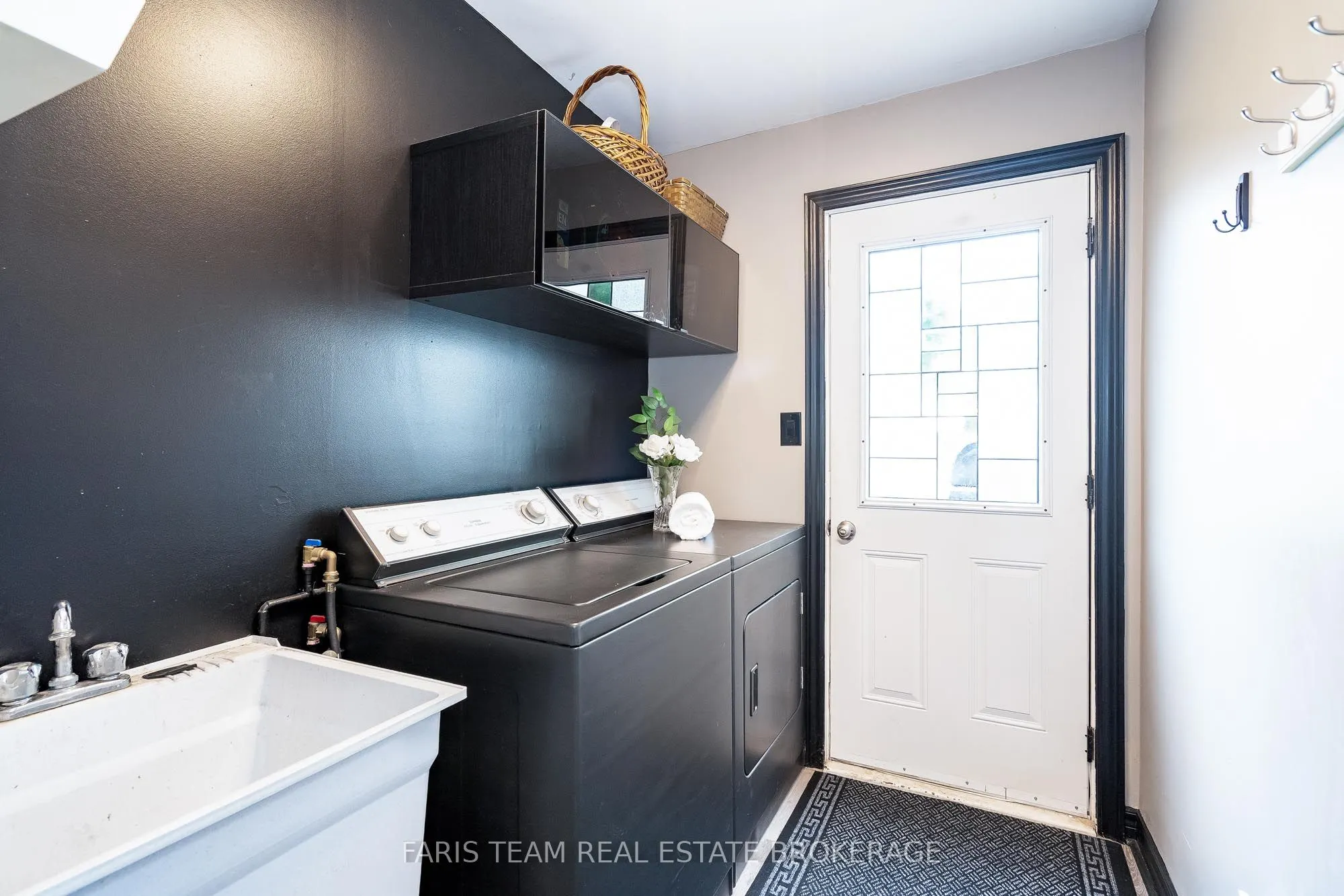 2108 Victoria Street