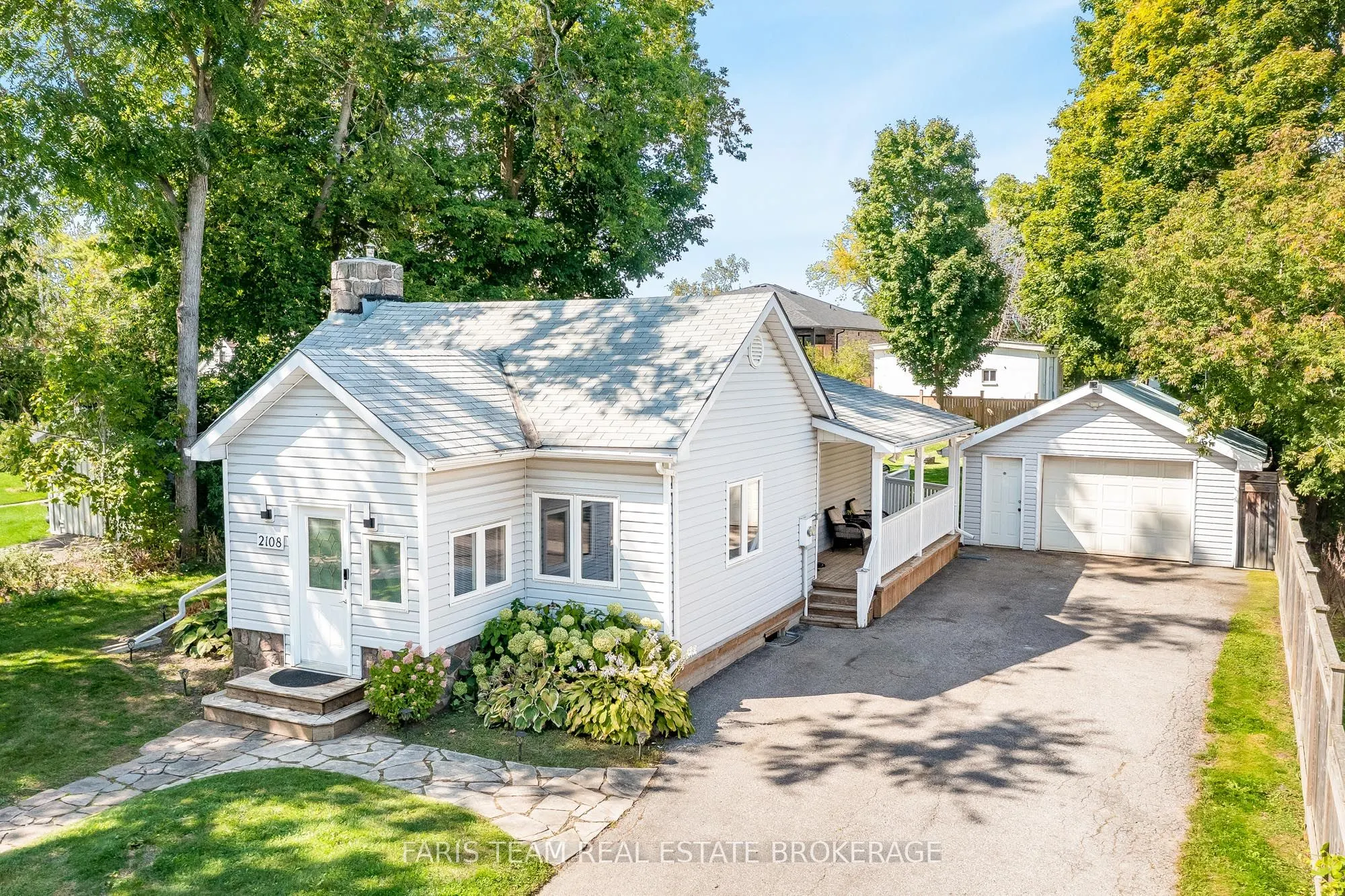 2108 Victoria Street