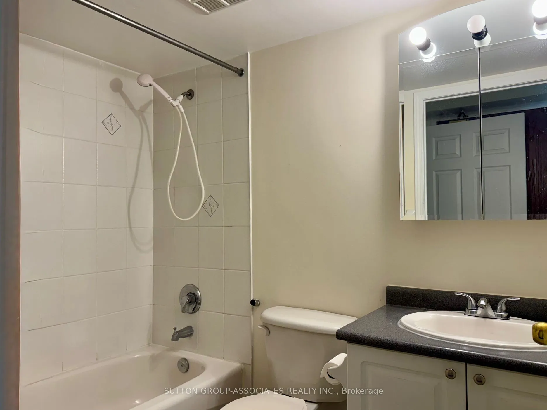 39 Oneida Crescent, #1106