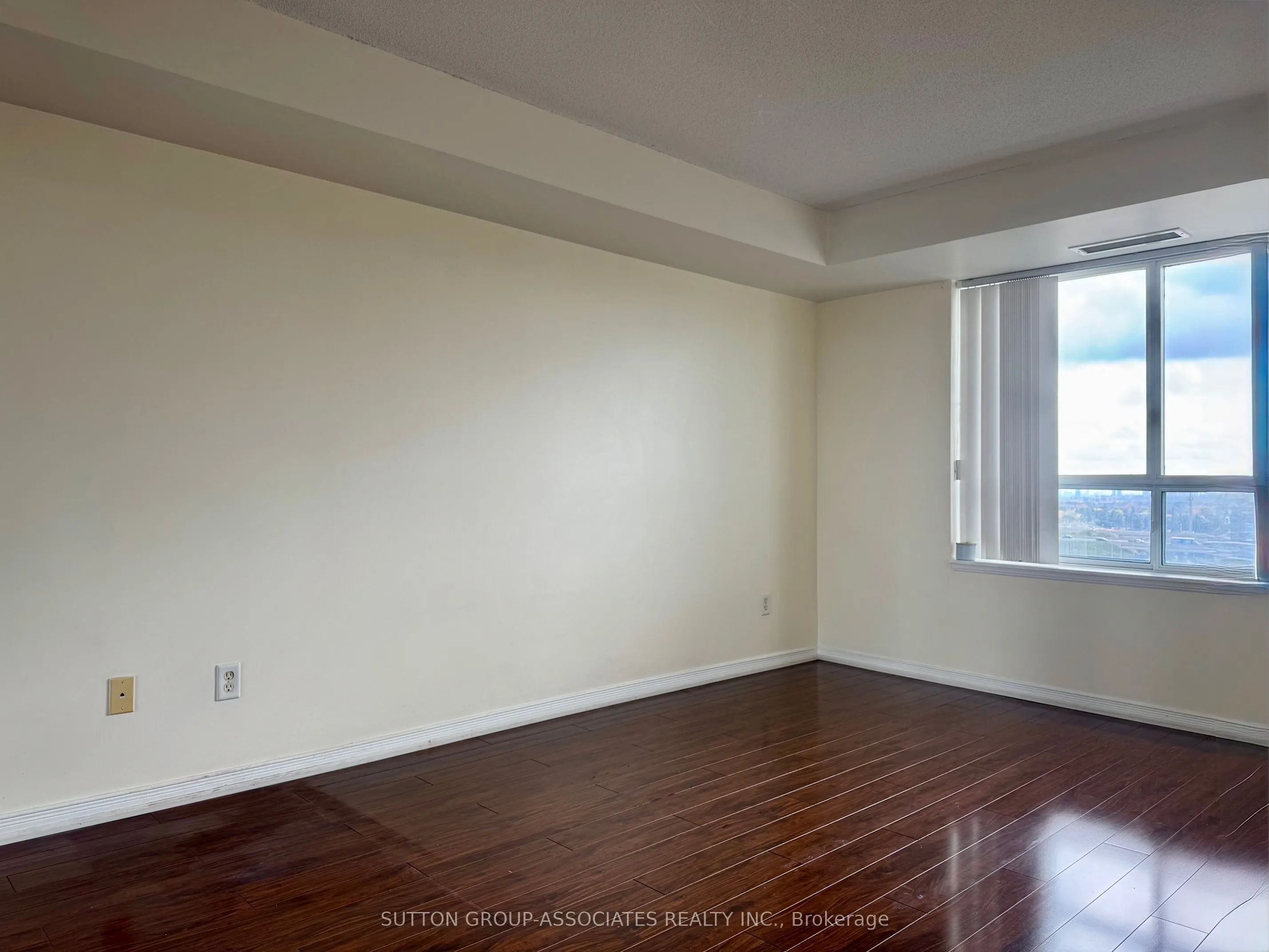 39 Oneida Crescent, #1106