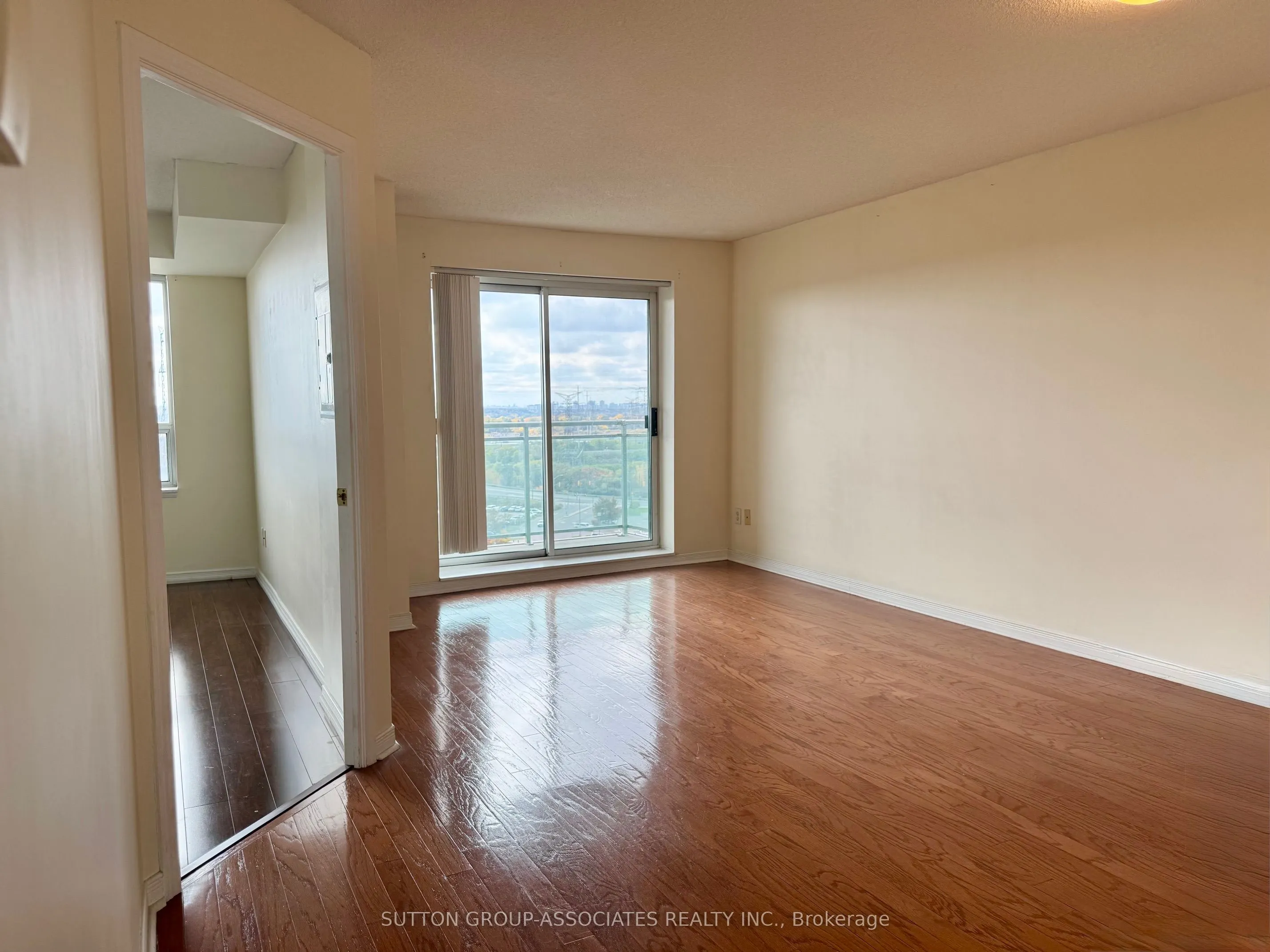 39 Oneida Crescent, #1106