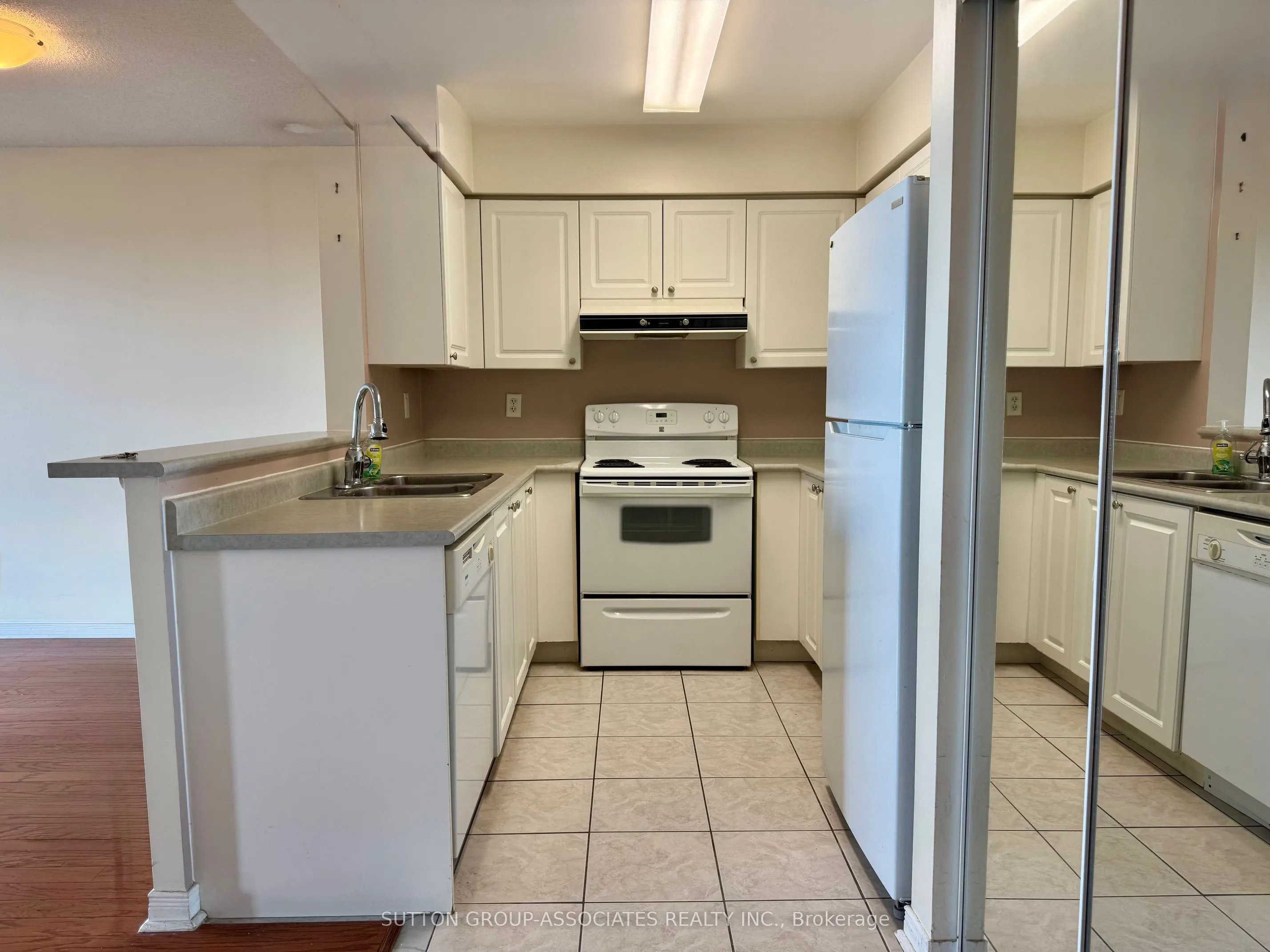 39 Oneida Crescent, #1106