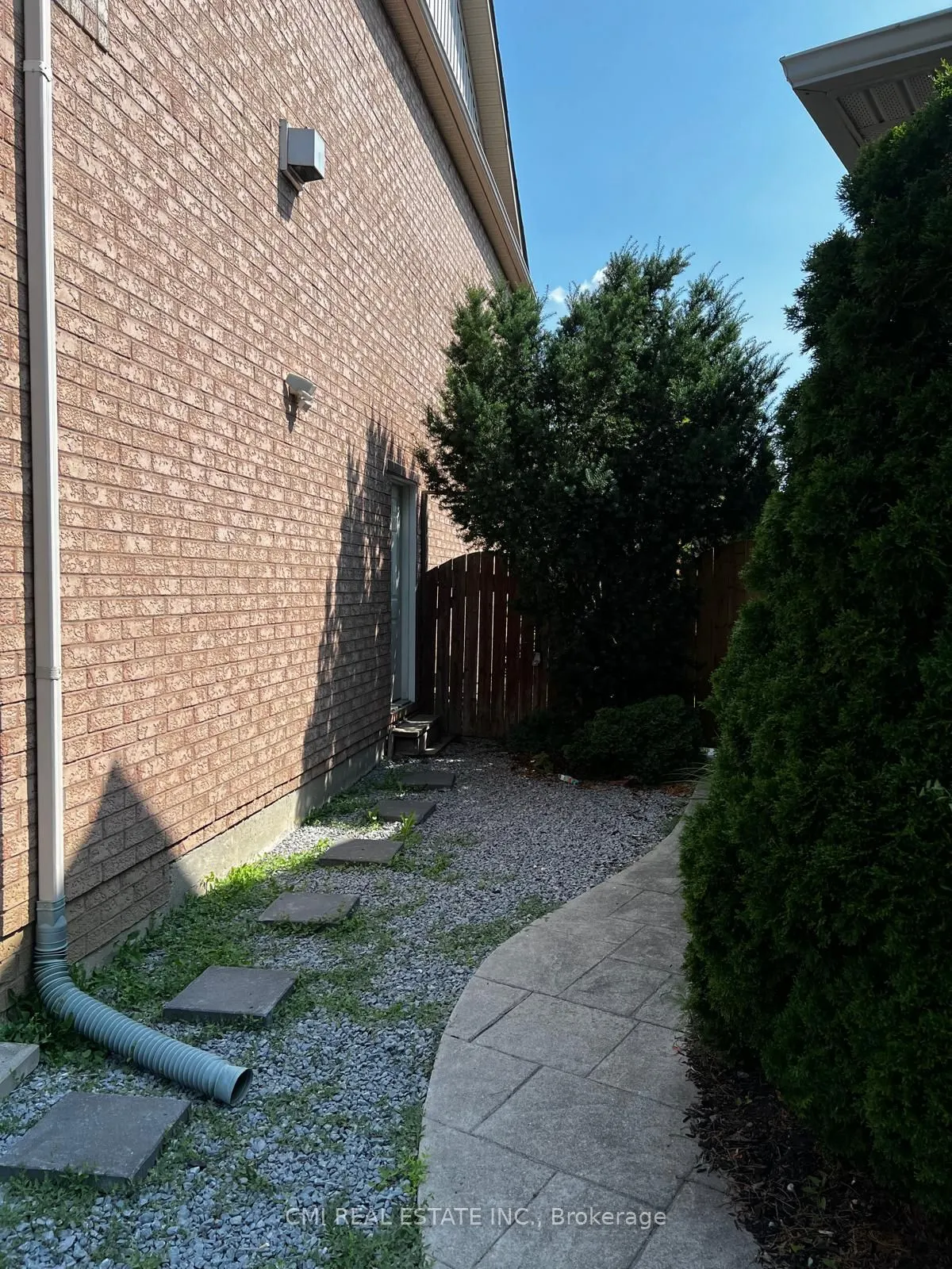 85 Watkins Glen Crescent