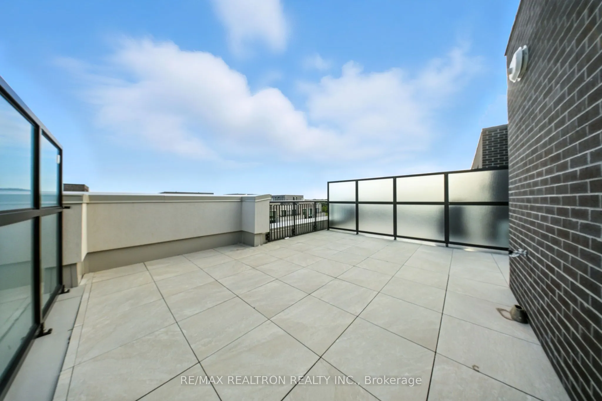 8 Walder Lane, #H308