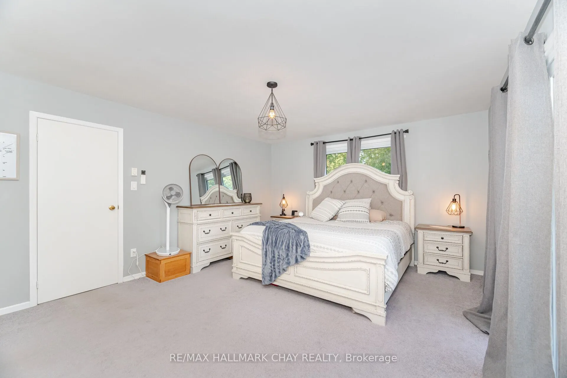 731 Pinegrove Avenue