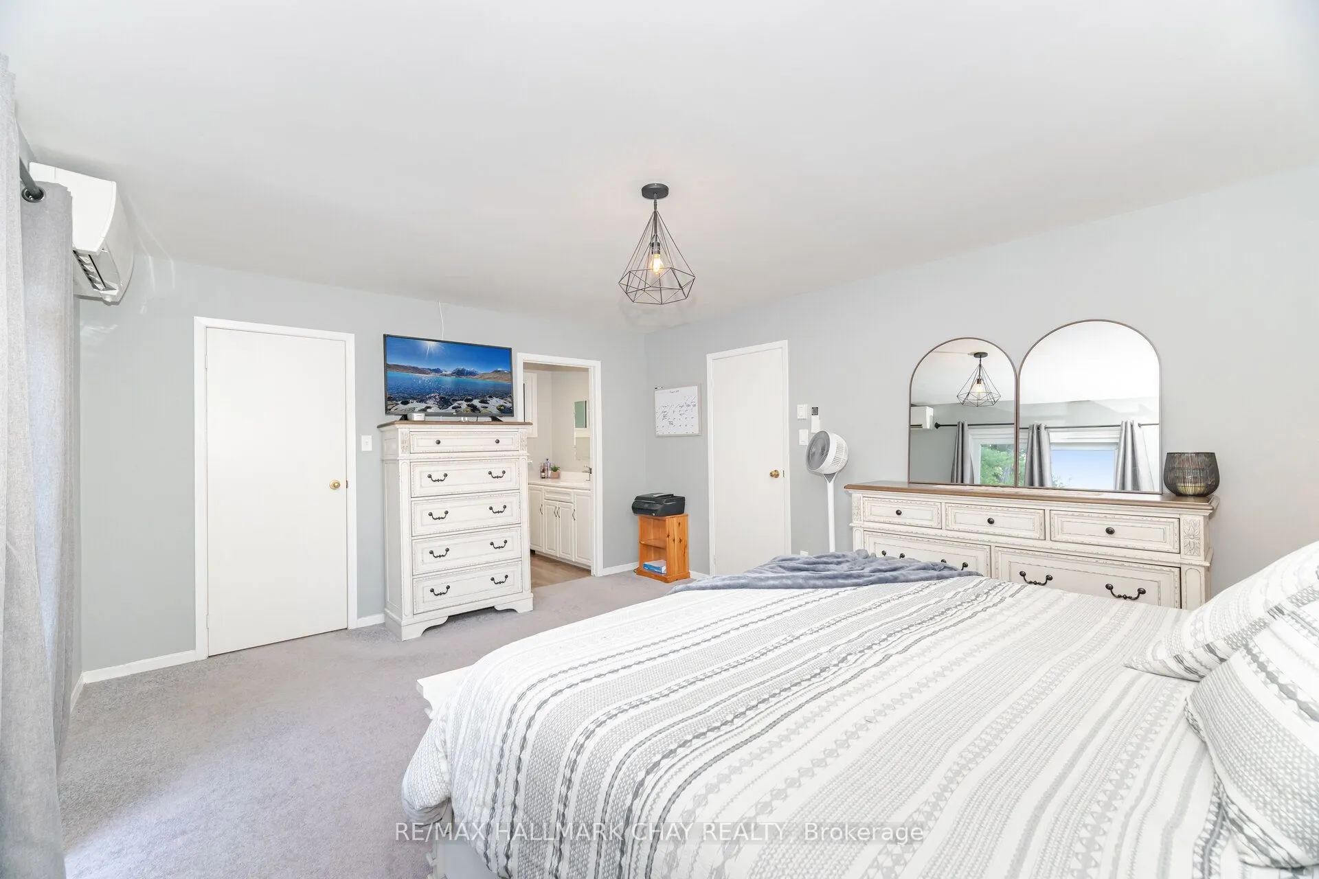 731 Pinegrove Avenue