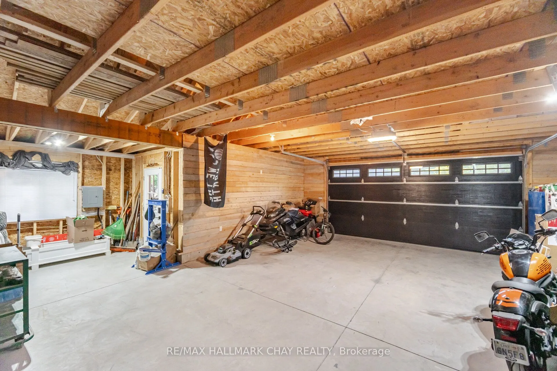 731 Pinegrove Avenue