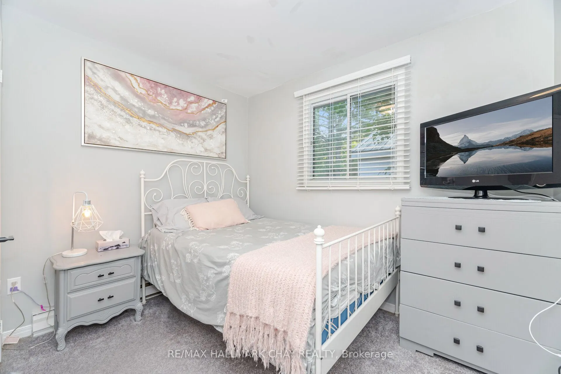 731 Pinegrove Avenue