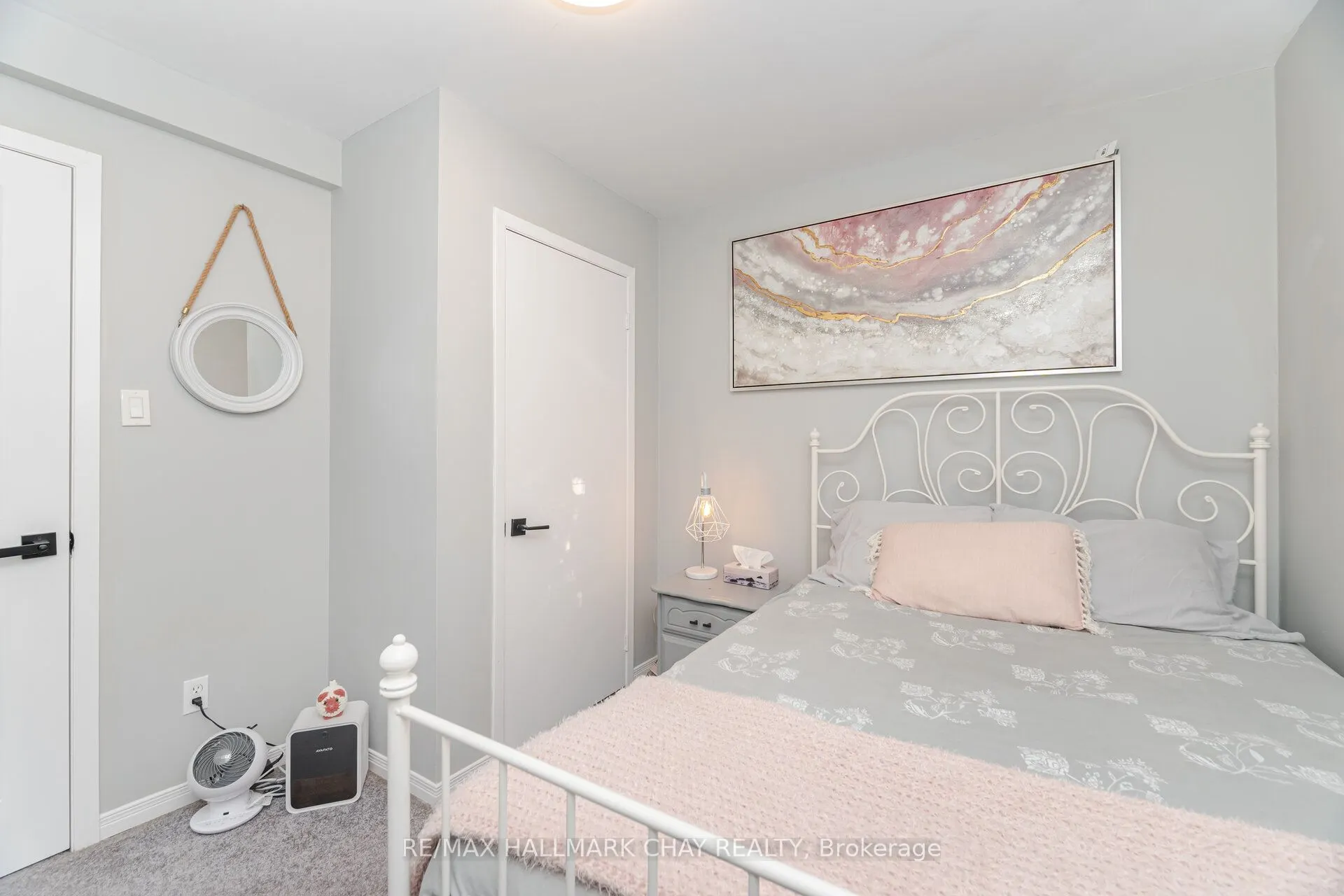 731 Pinegrove Avenue