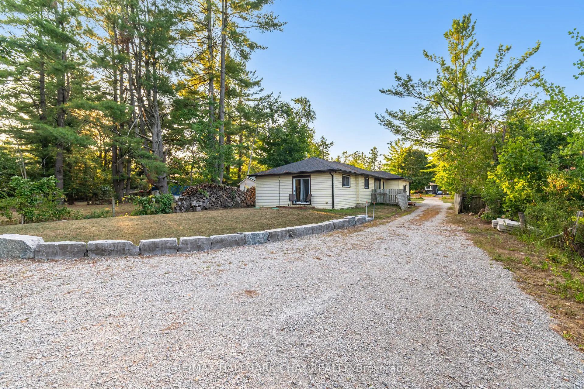 731 Pinegrove Avenue