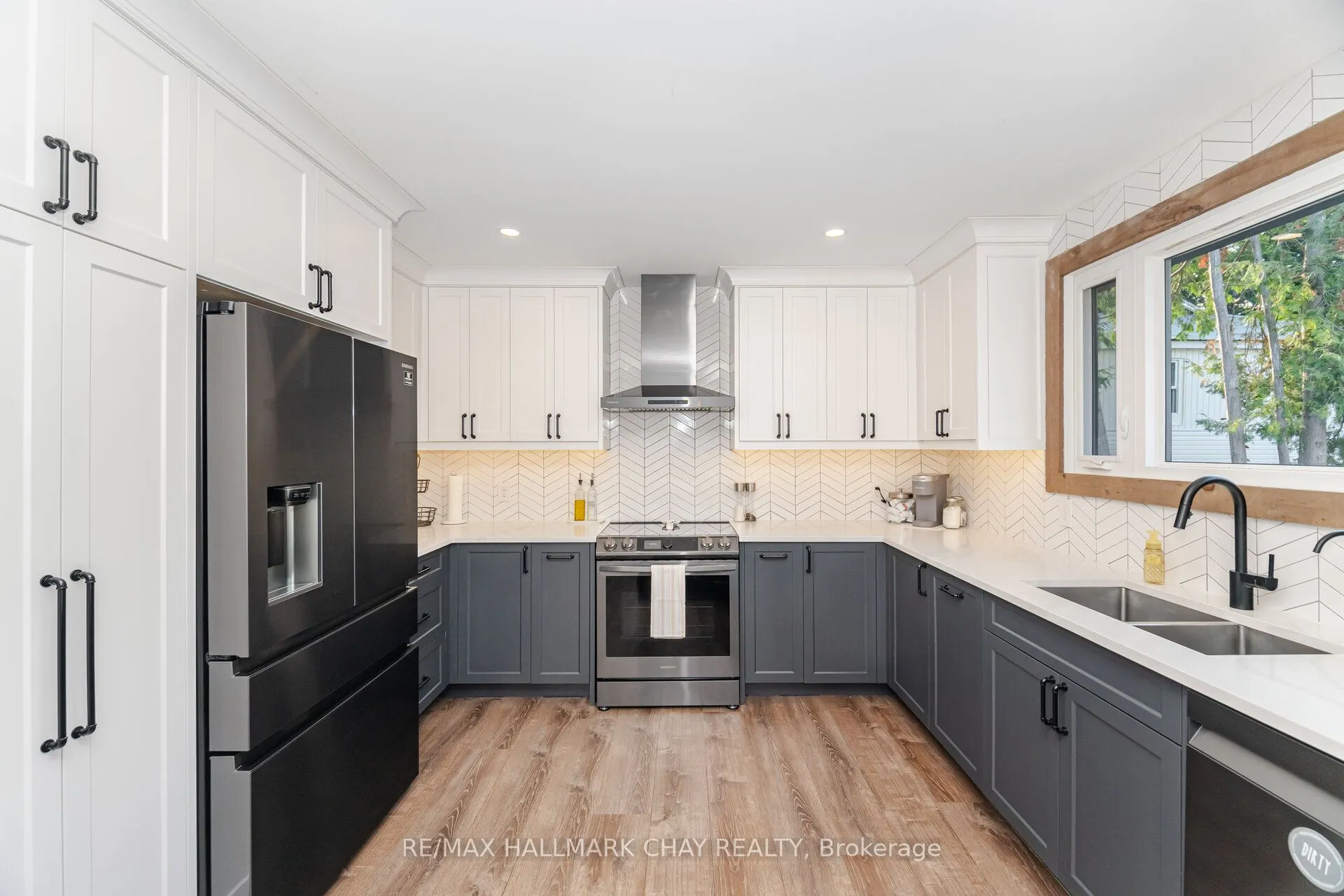 731 Pinegrove Avenue