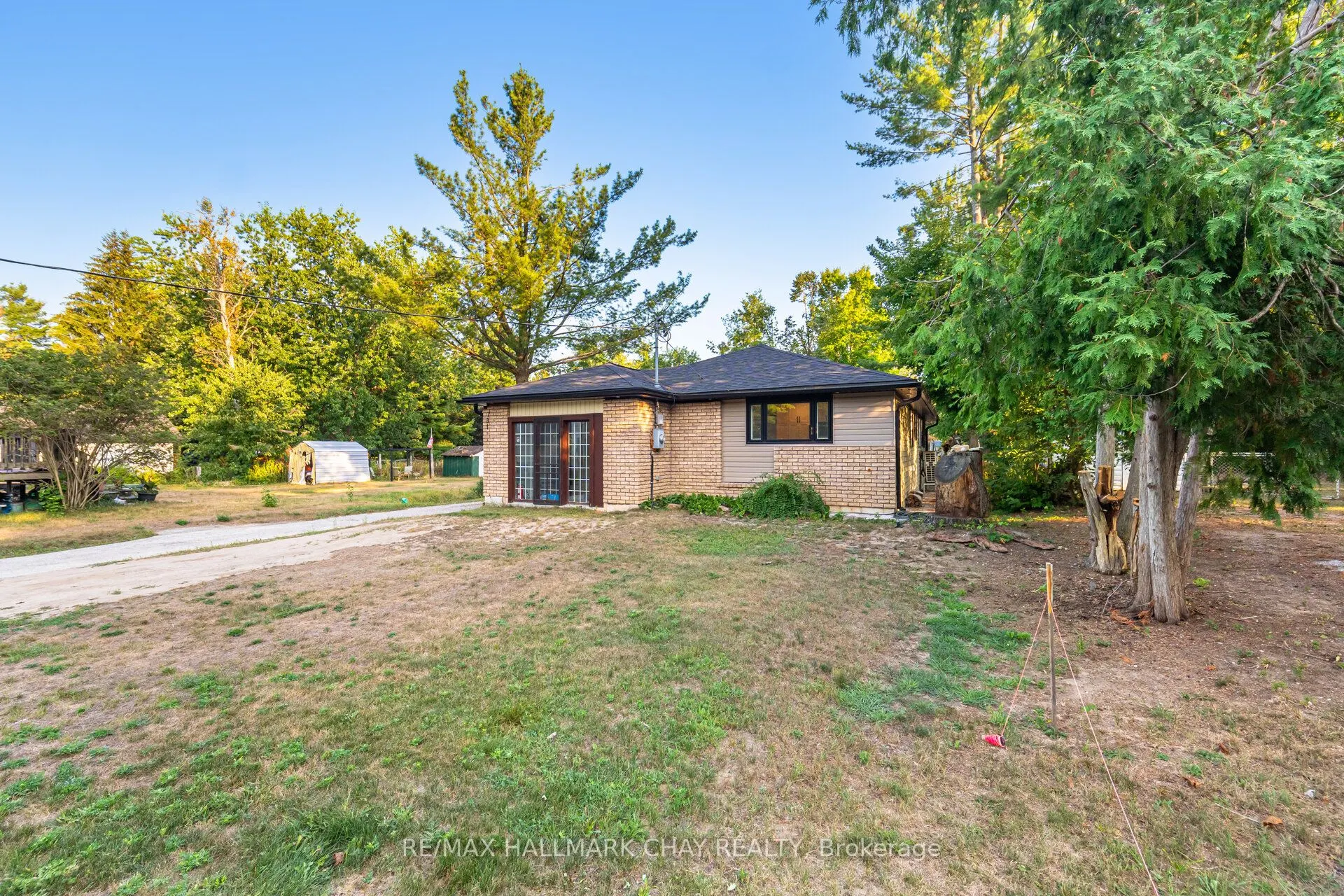 731 Pinegrove Avenue