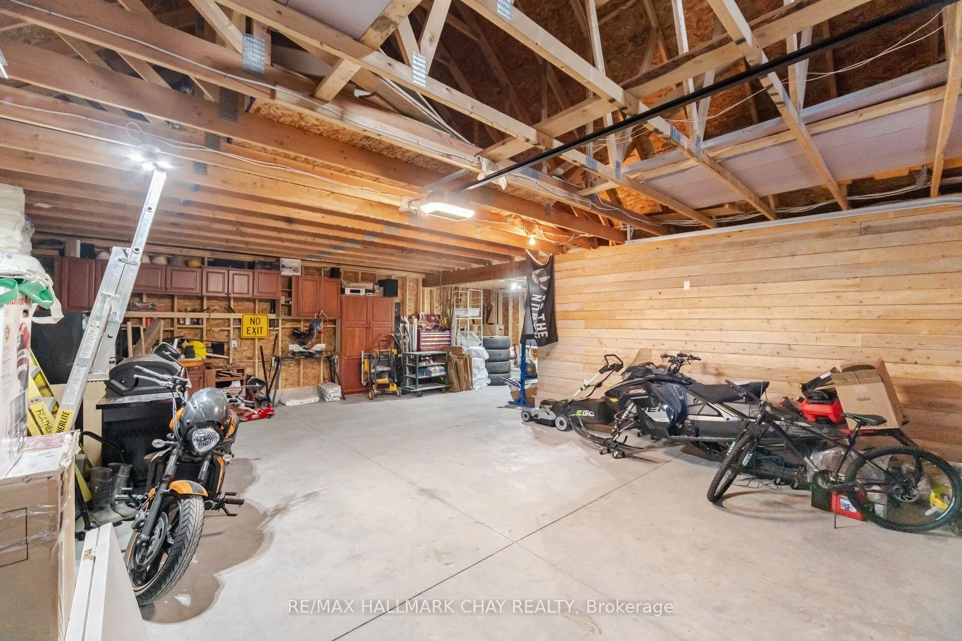 731 Pinegrove Avenue