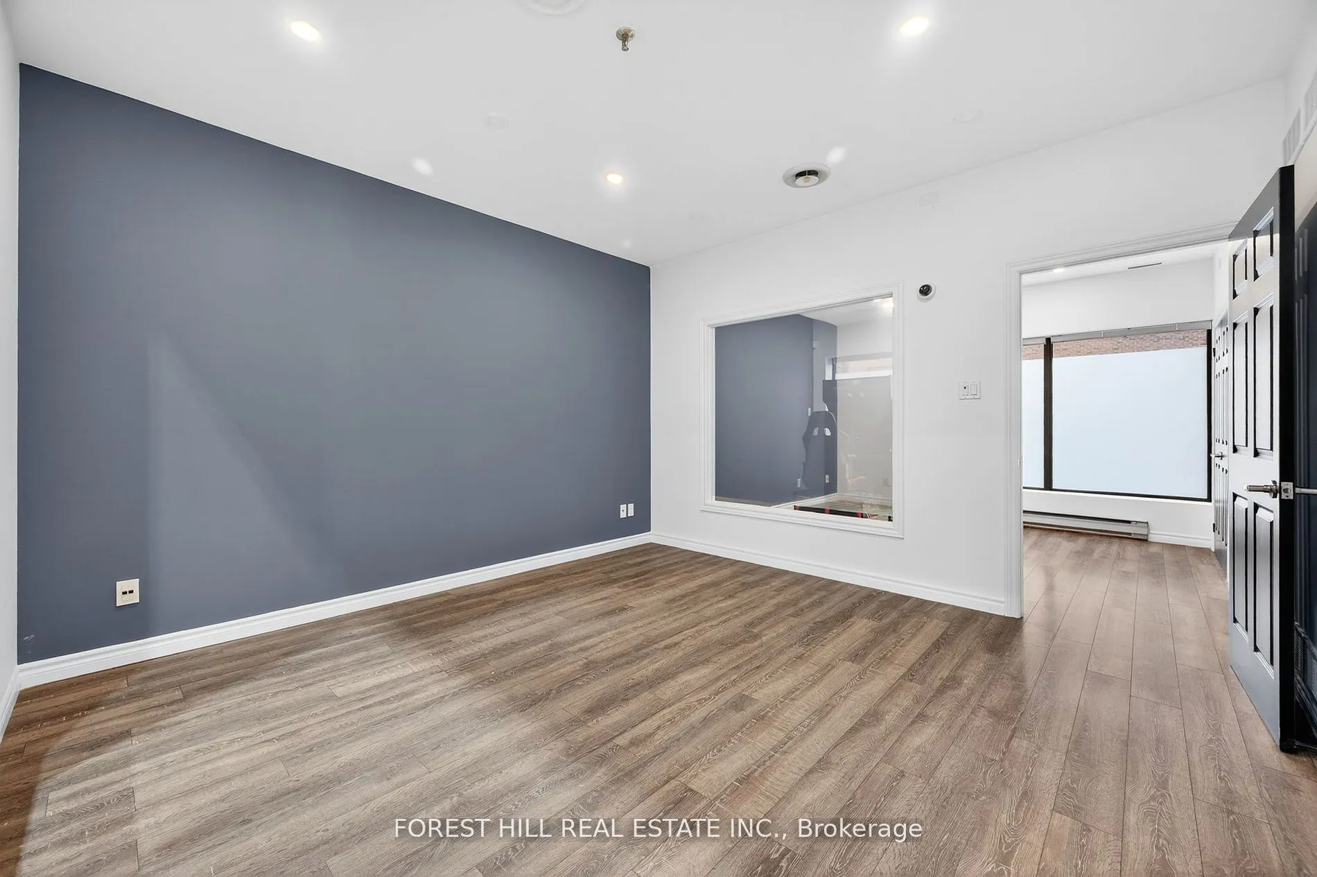 241 Edgeley Boulevard, #11