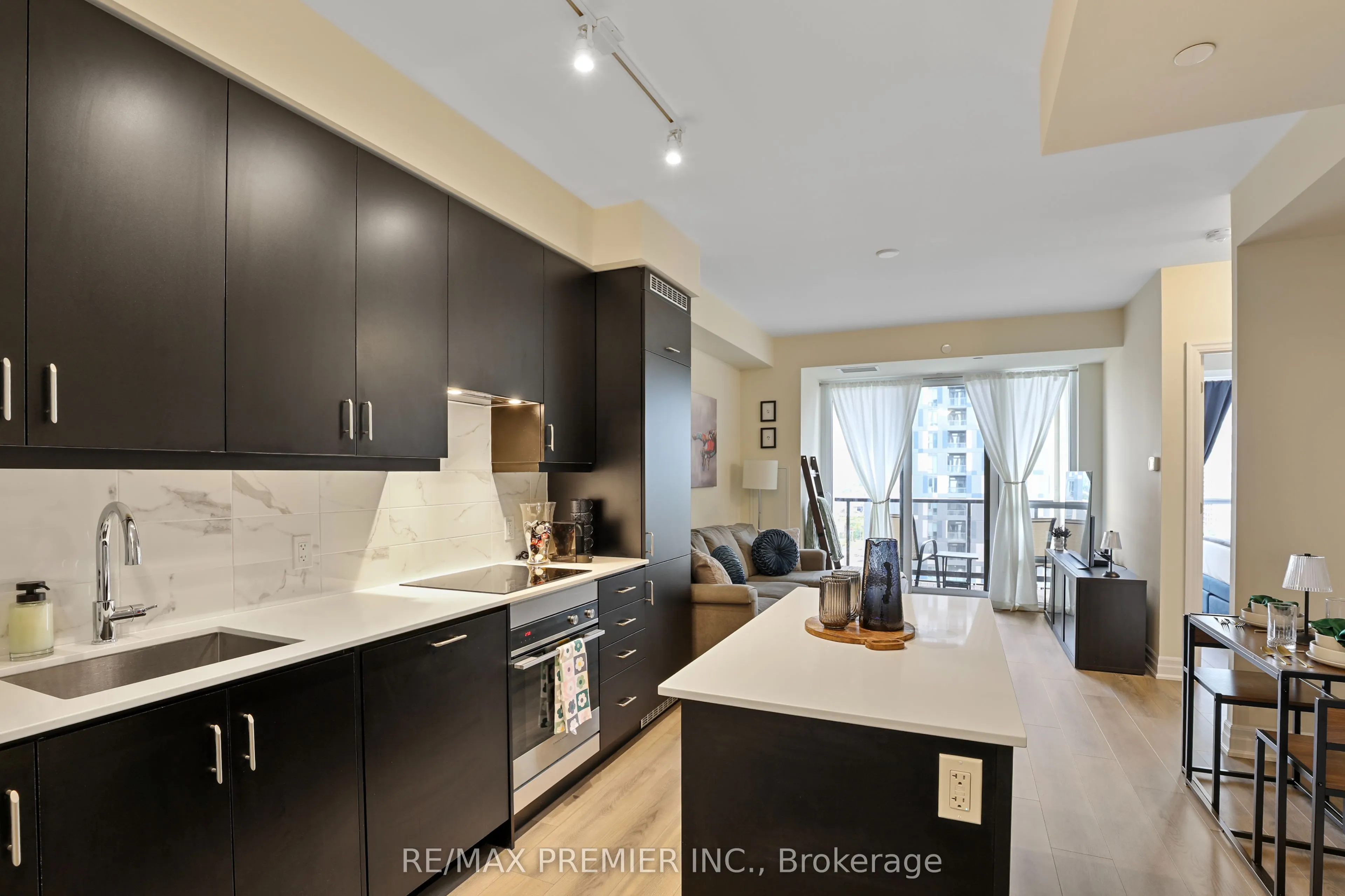 9085 Jane Street, #1411