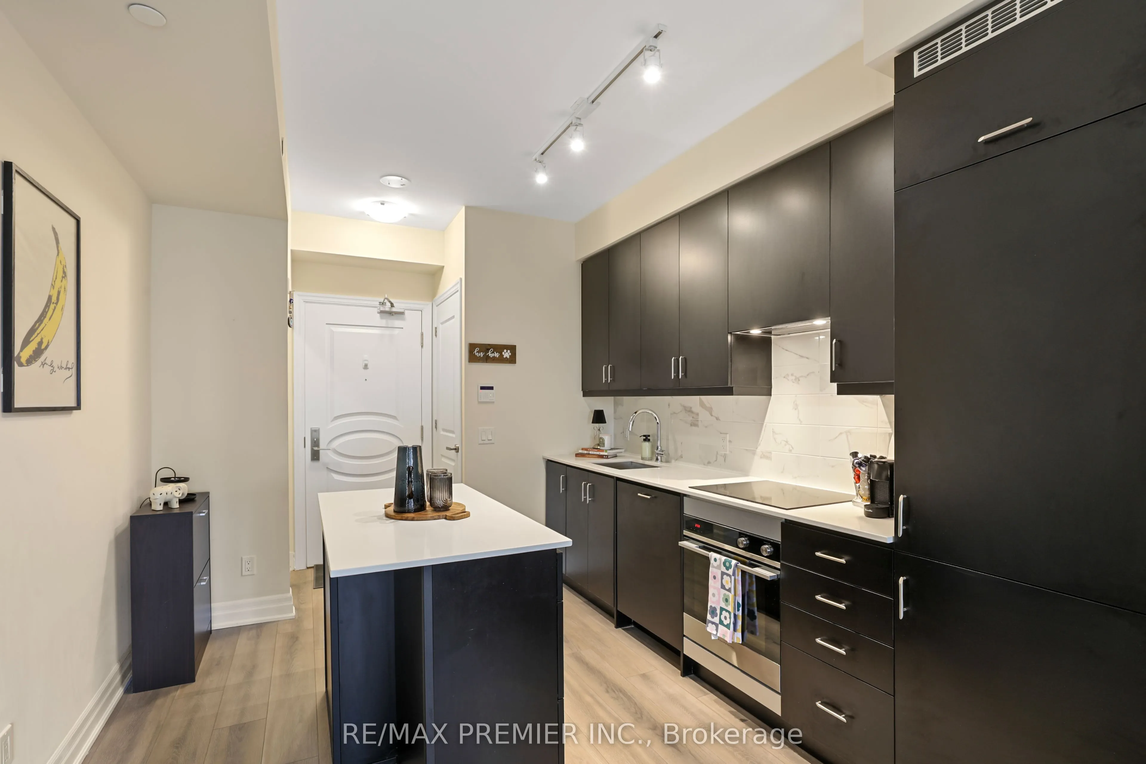 9085 Jane Street, #1411