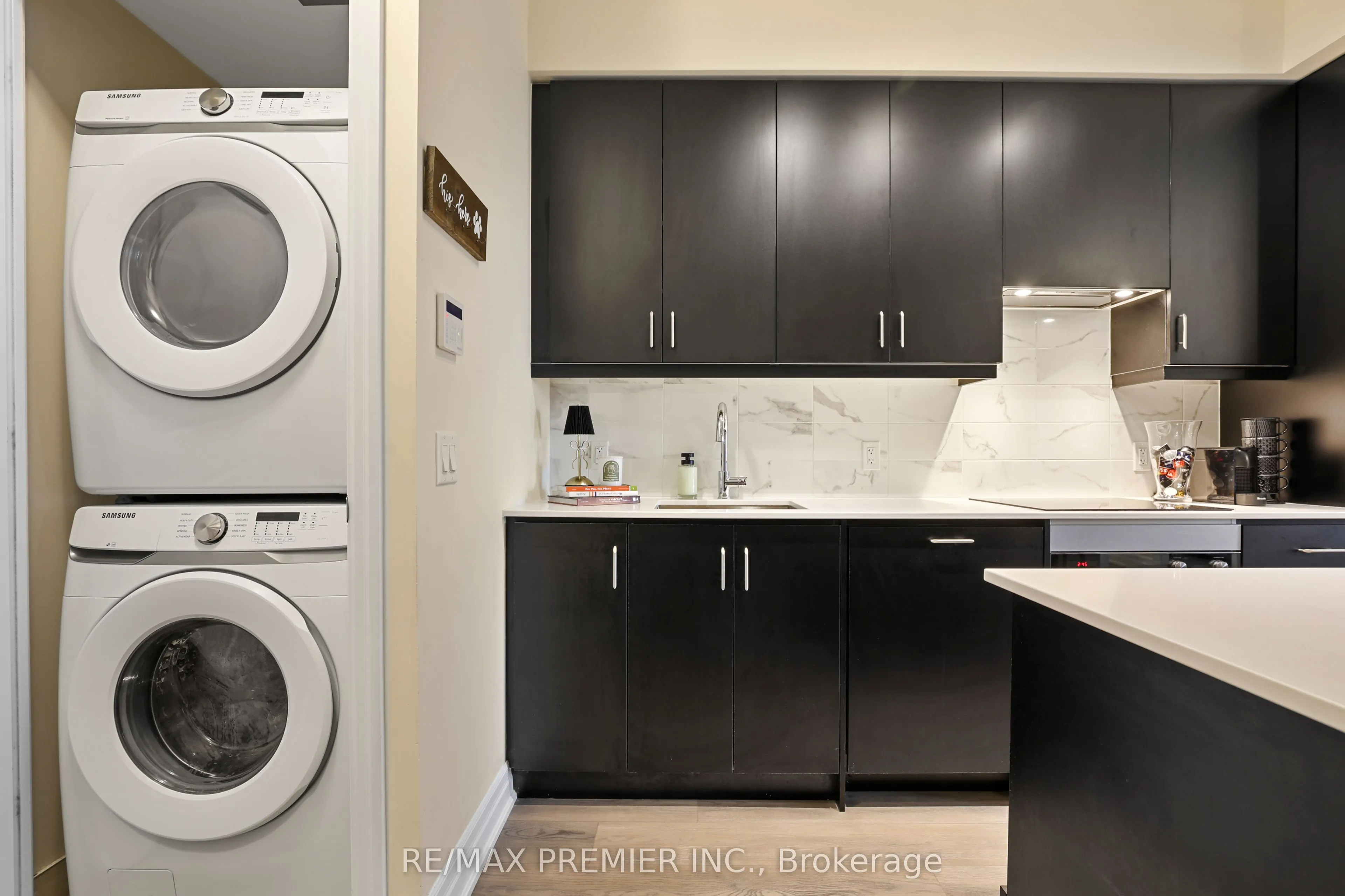 9085 Jane Street, #1411