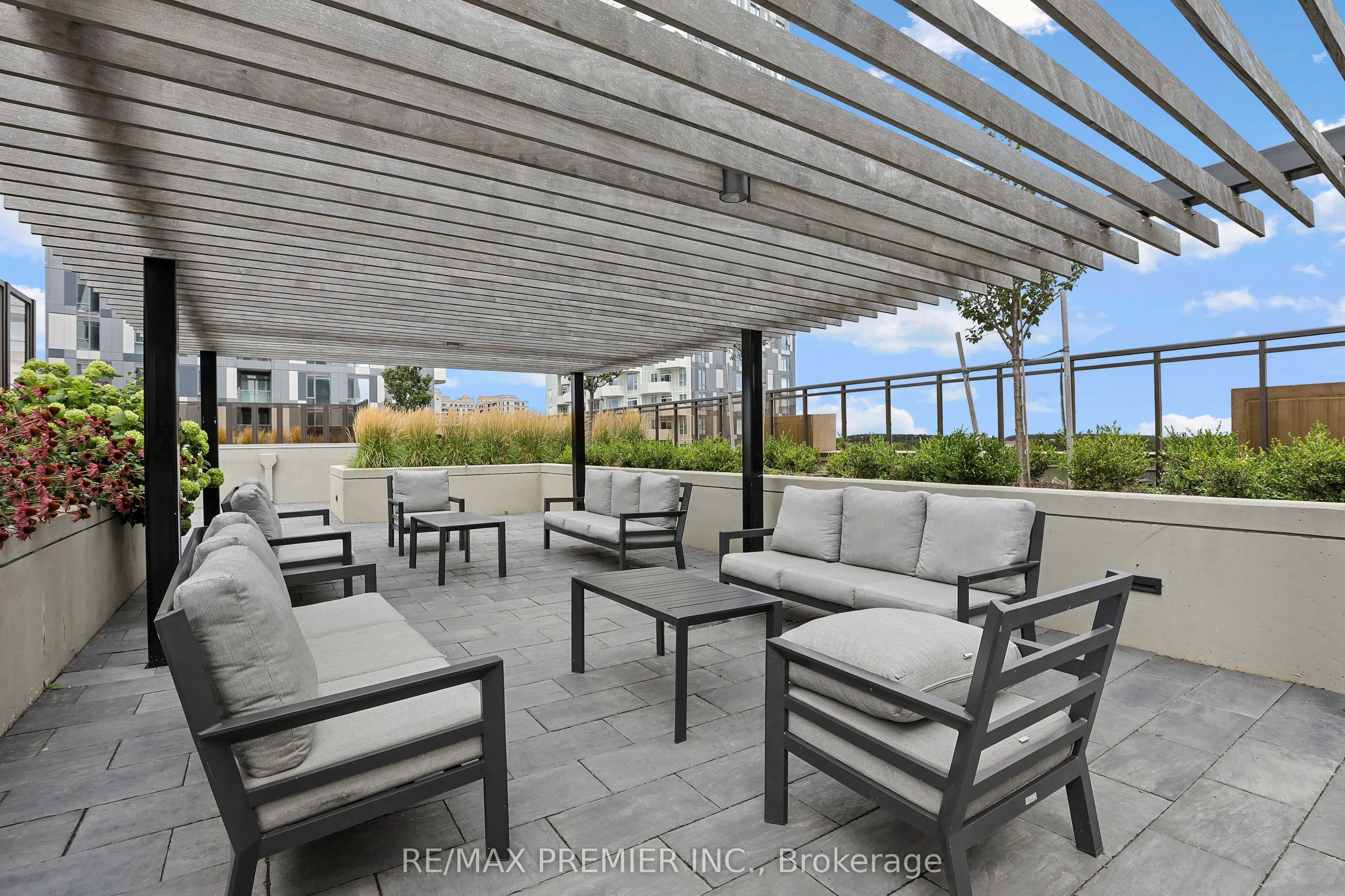 9085 Jane Street, #1411