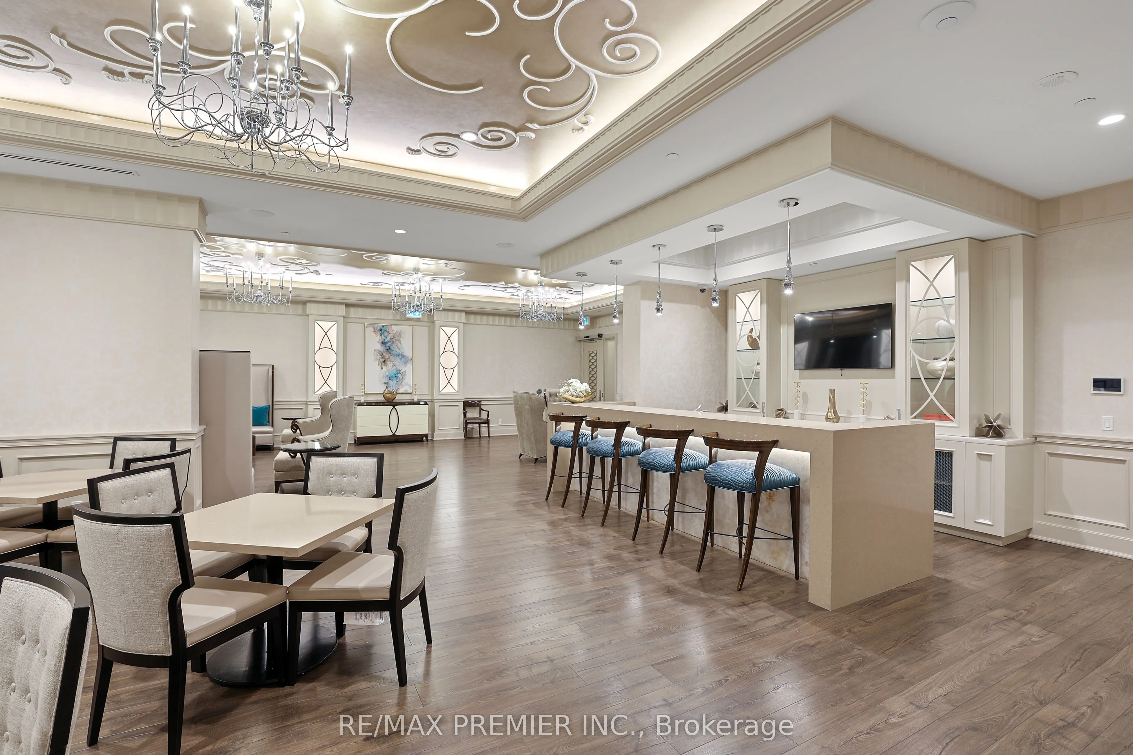 9085 Jane Street, #1411