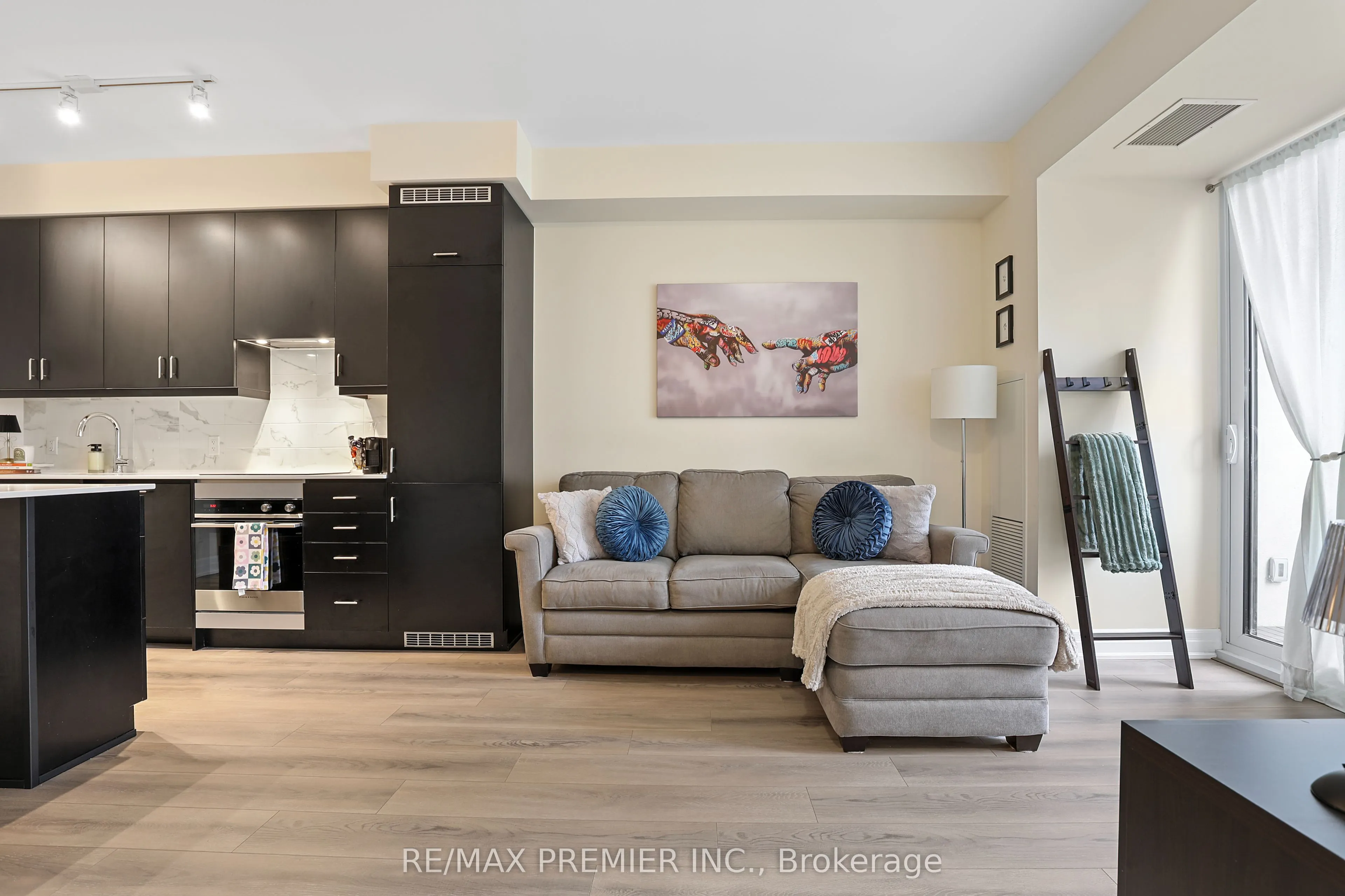 9085 Jane Street, #1411