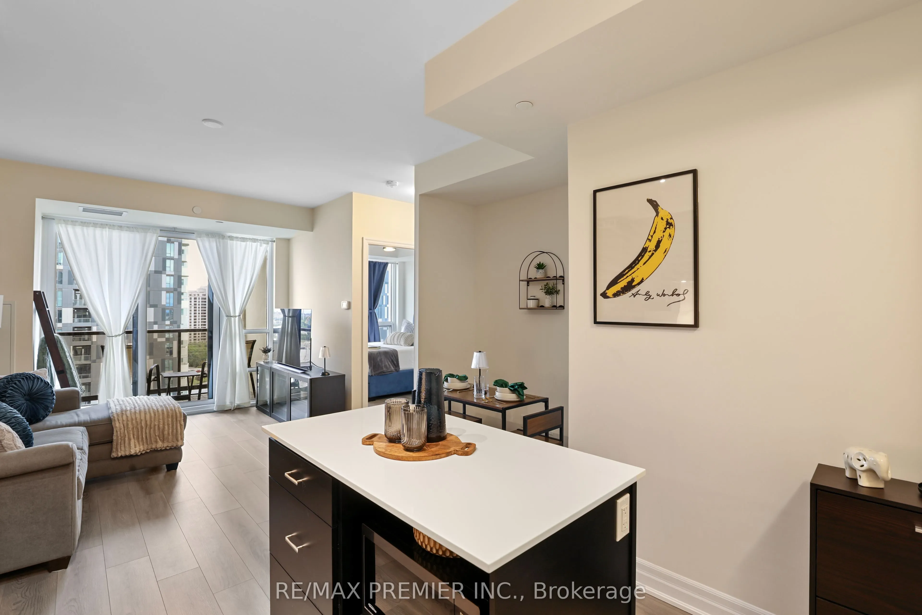 9085 Jane Street, #1411