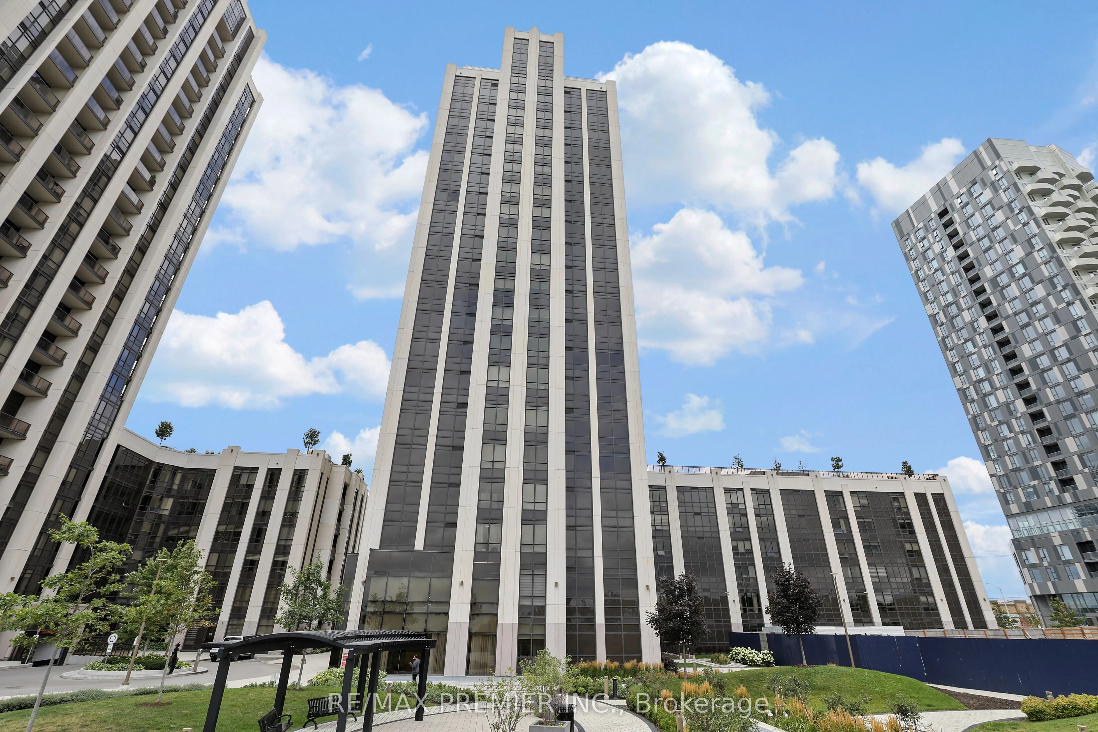 9085 Jane Street, #1411