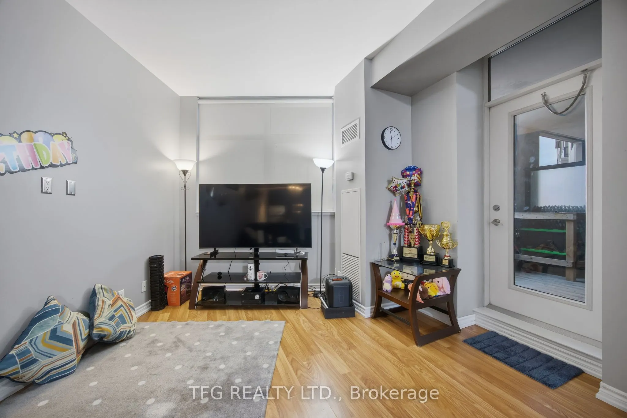 9225 Jane Street, #417